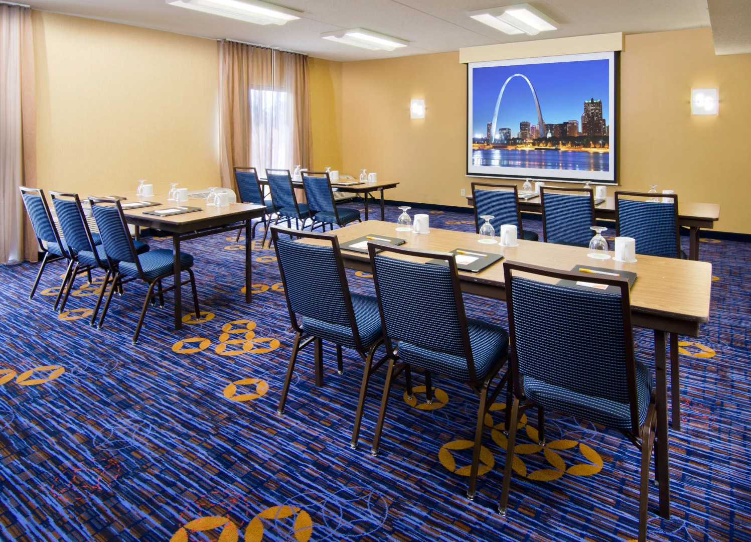 Courtyard by Marriott St Louis Westport Plaza