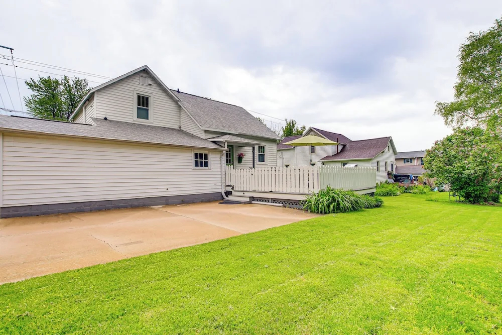 Lavish House w/ Patio - 2 Blocks to Green Lake!