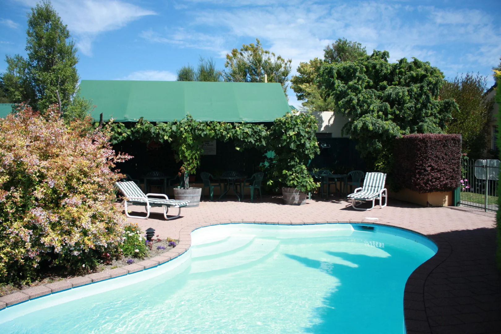 Commodore Court Motel