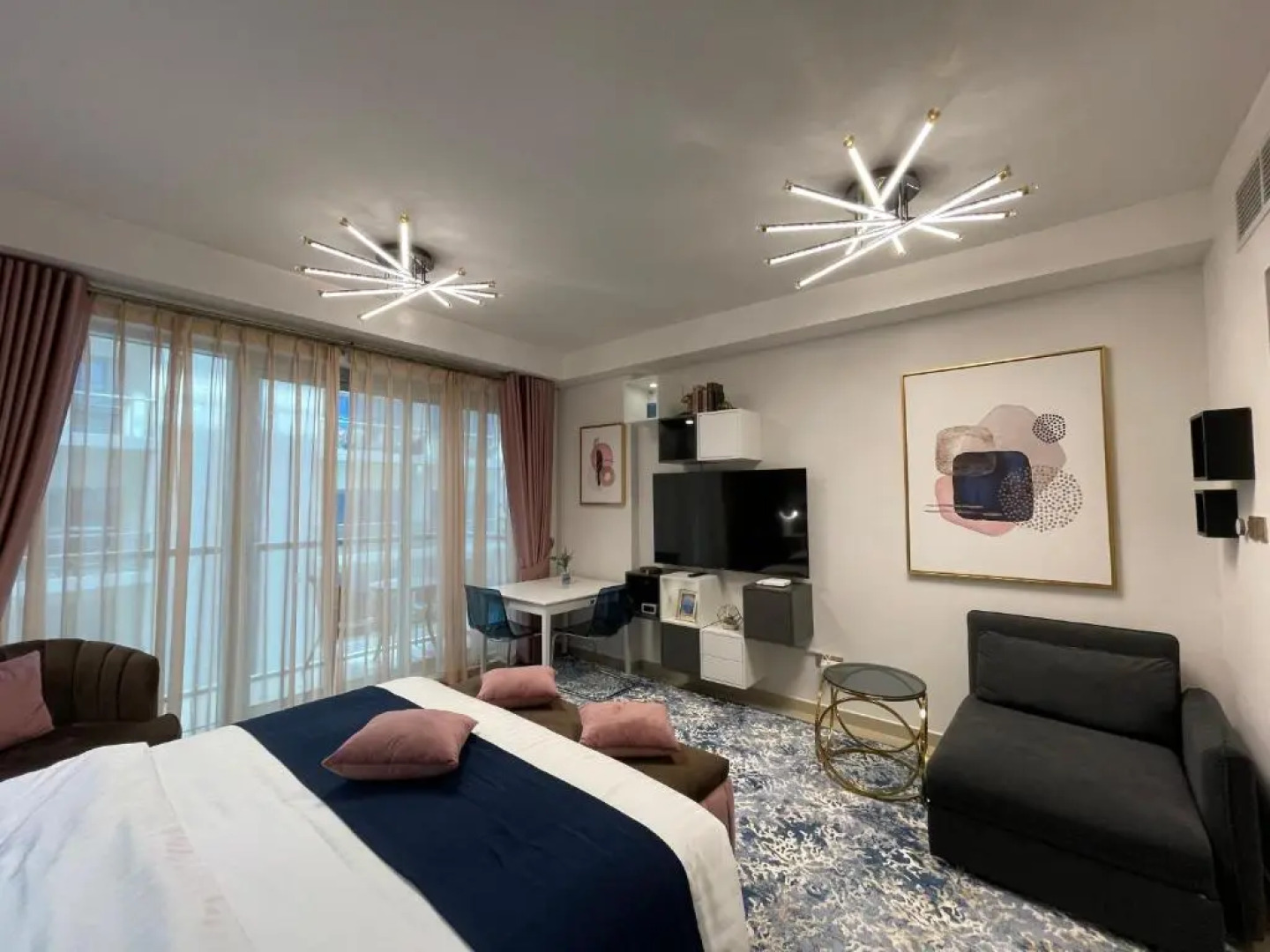 Deluxe Studio Private Apartment - Beachfront Property