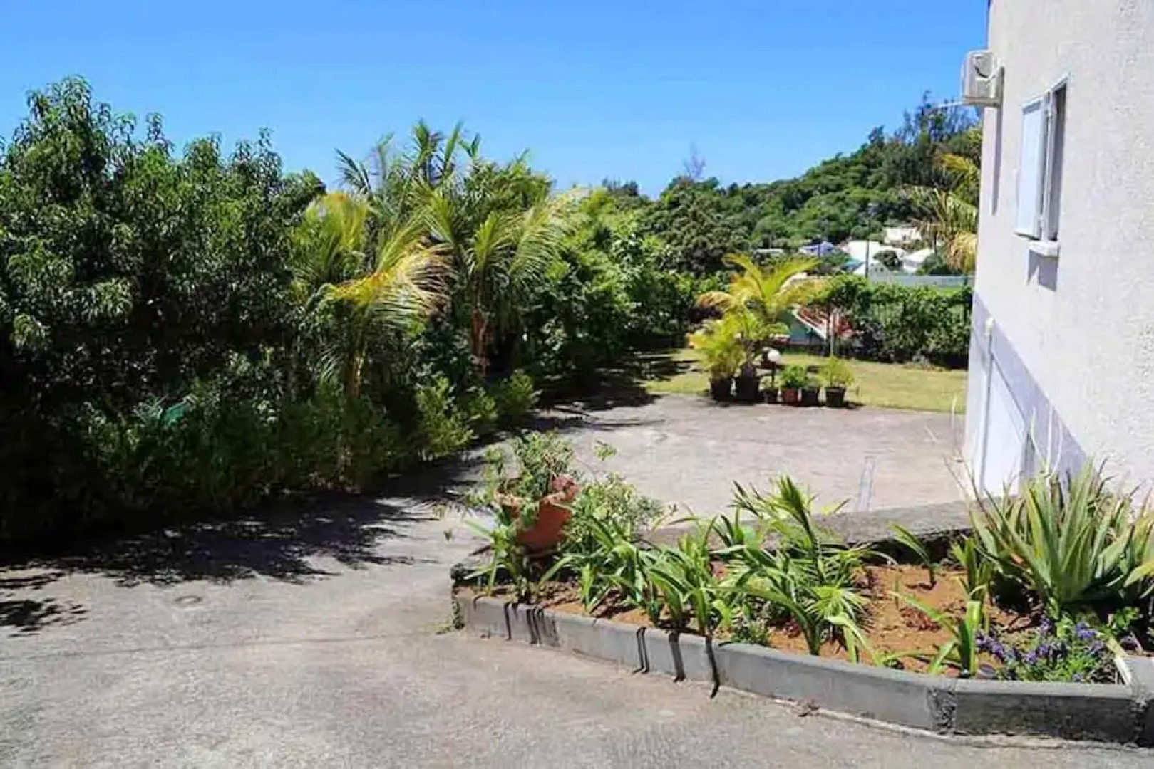 Apartment With 3 Bedrooms in Petite Île, With Wonderful sea View, Enclosed Garden and Wifi Near the Beach