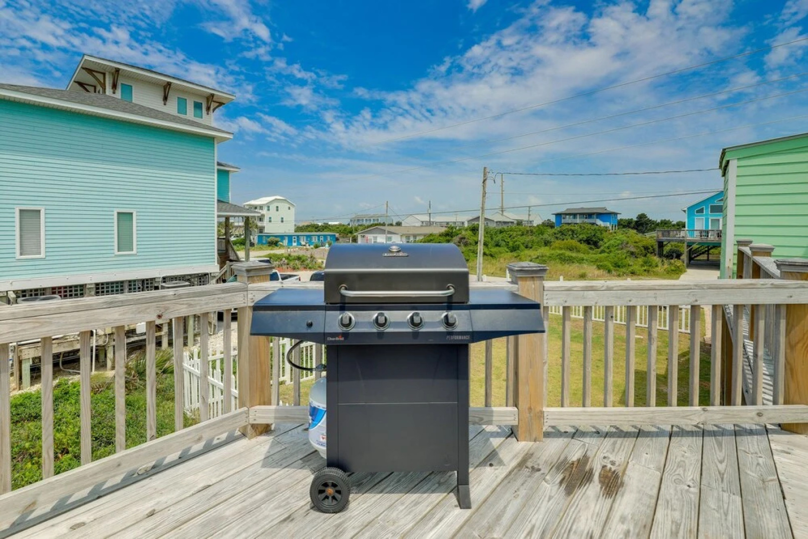 Emerald Isle Retreat - Steps Away From Beach!