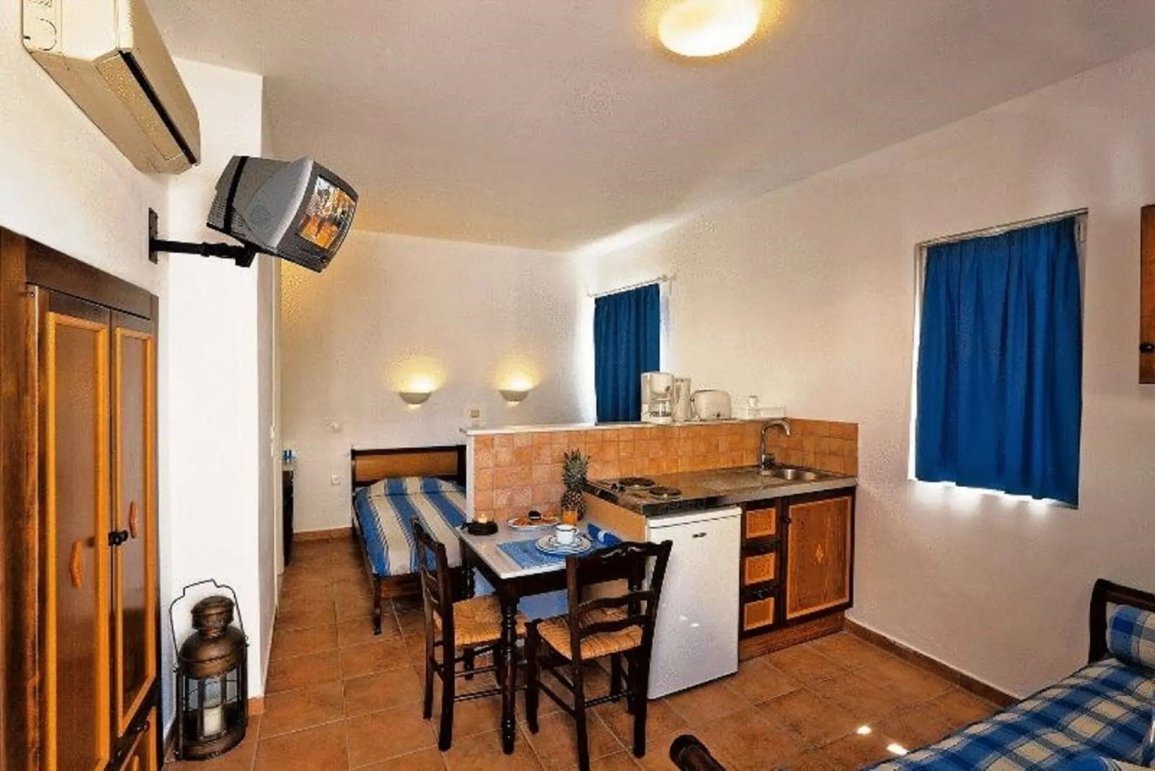 Katikies Studios & Apartments