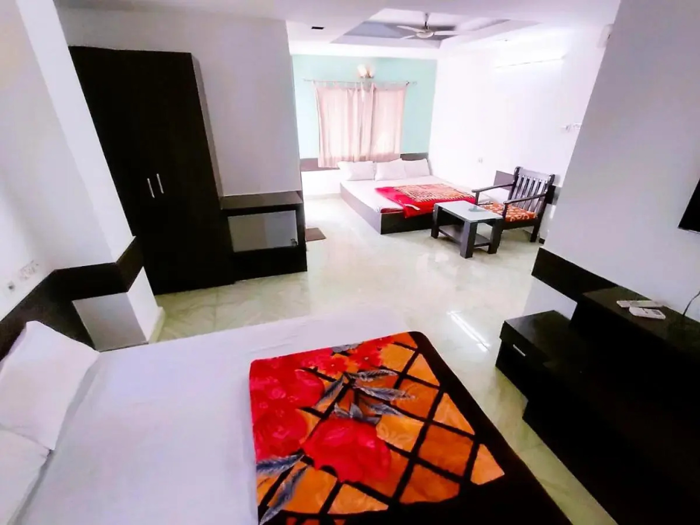 STAYMAKER Chakra Nayan Tara Sonu Inn