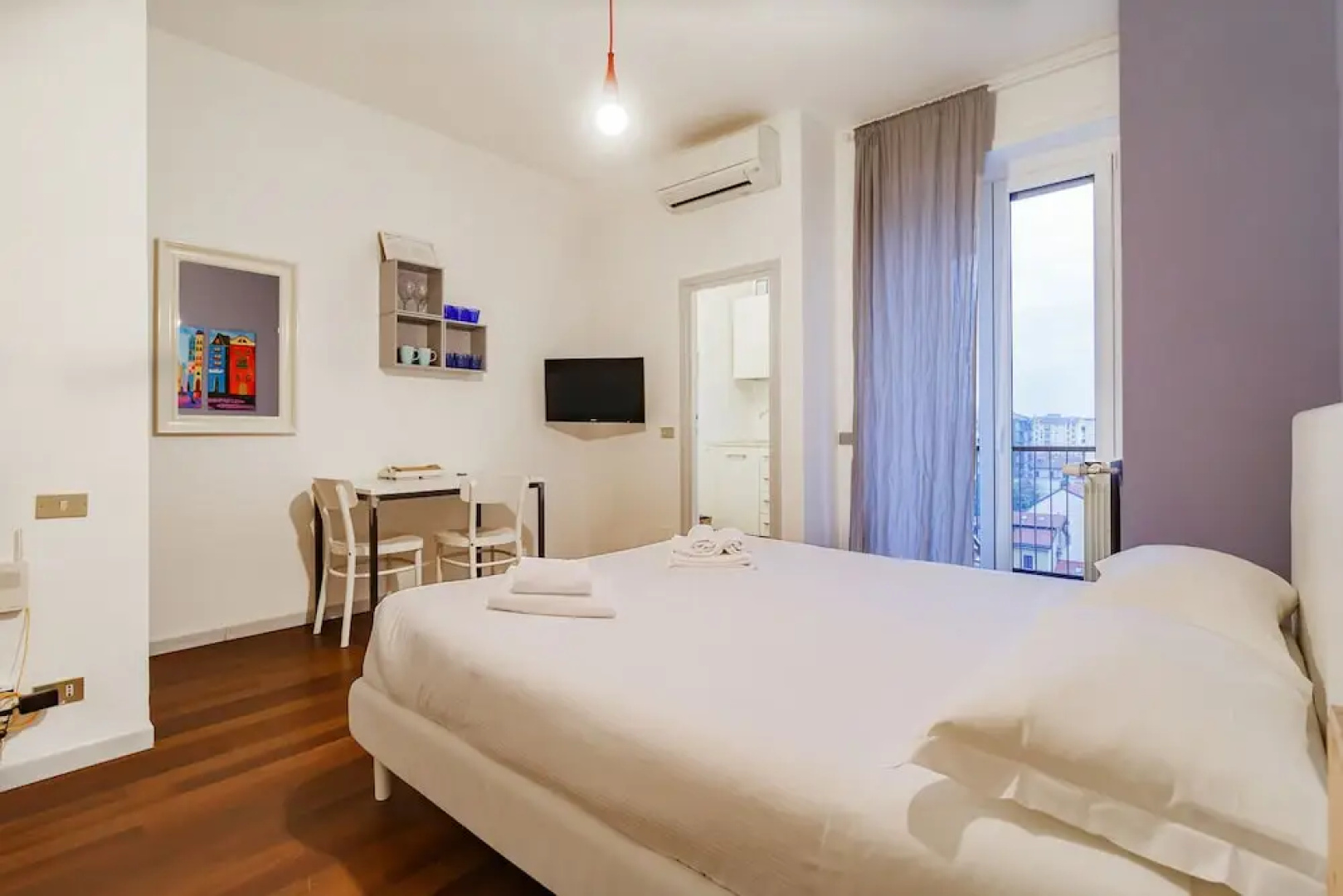 JOIVY Sleek Flat W/Balcony