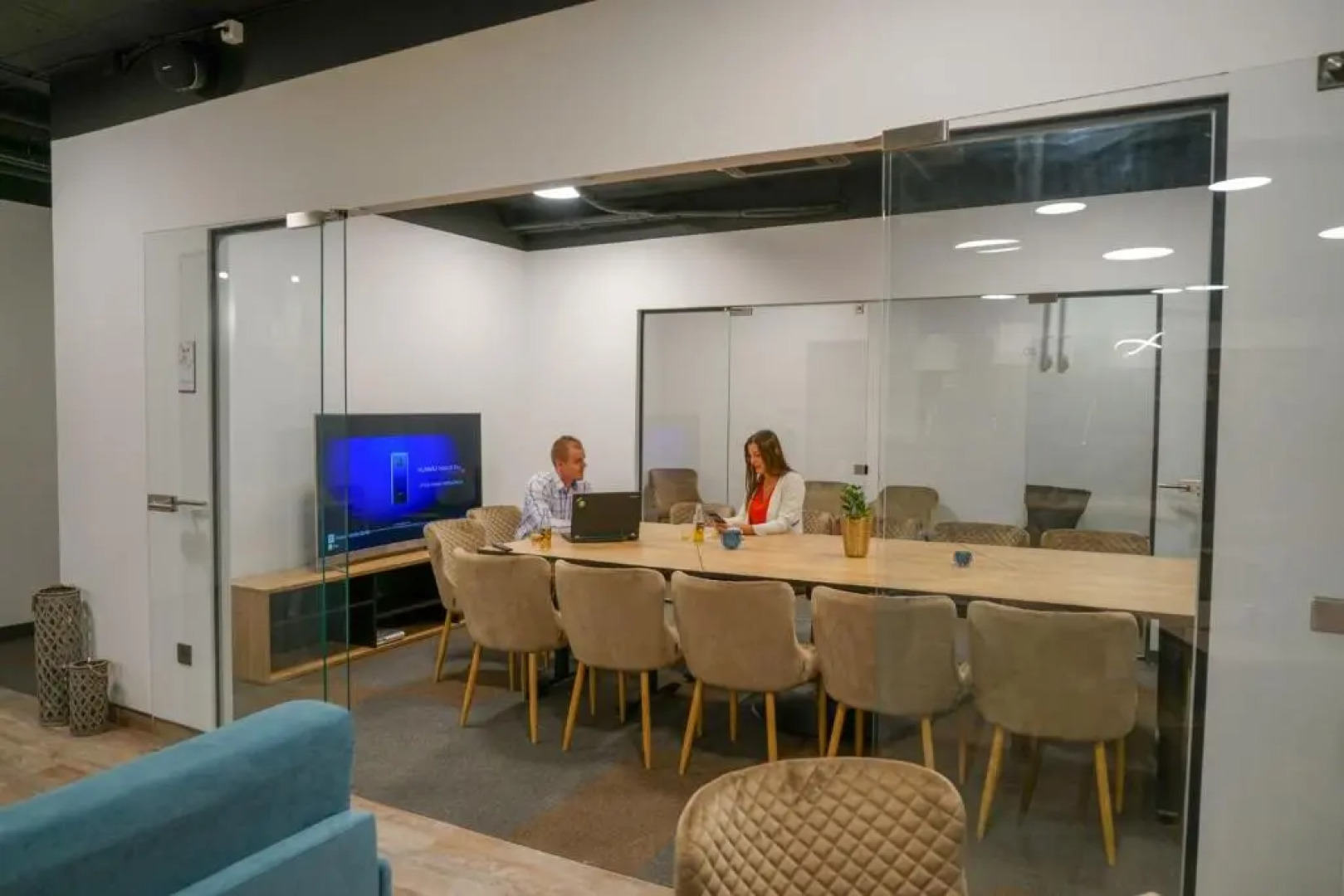 CHORS like a hotel - 1st World NFT Block & Art Capsule Hostel MetaCHORS