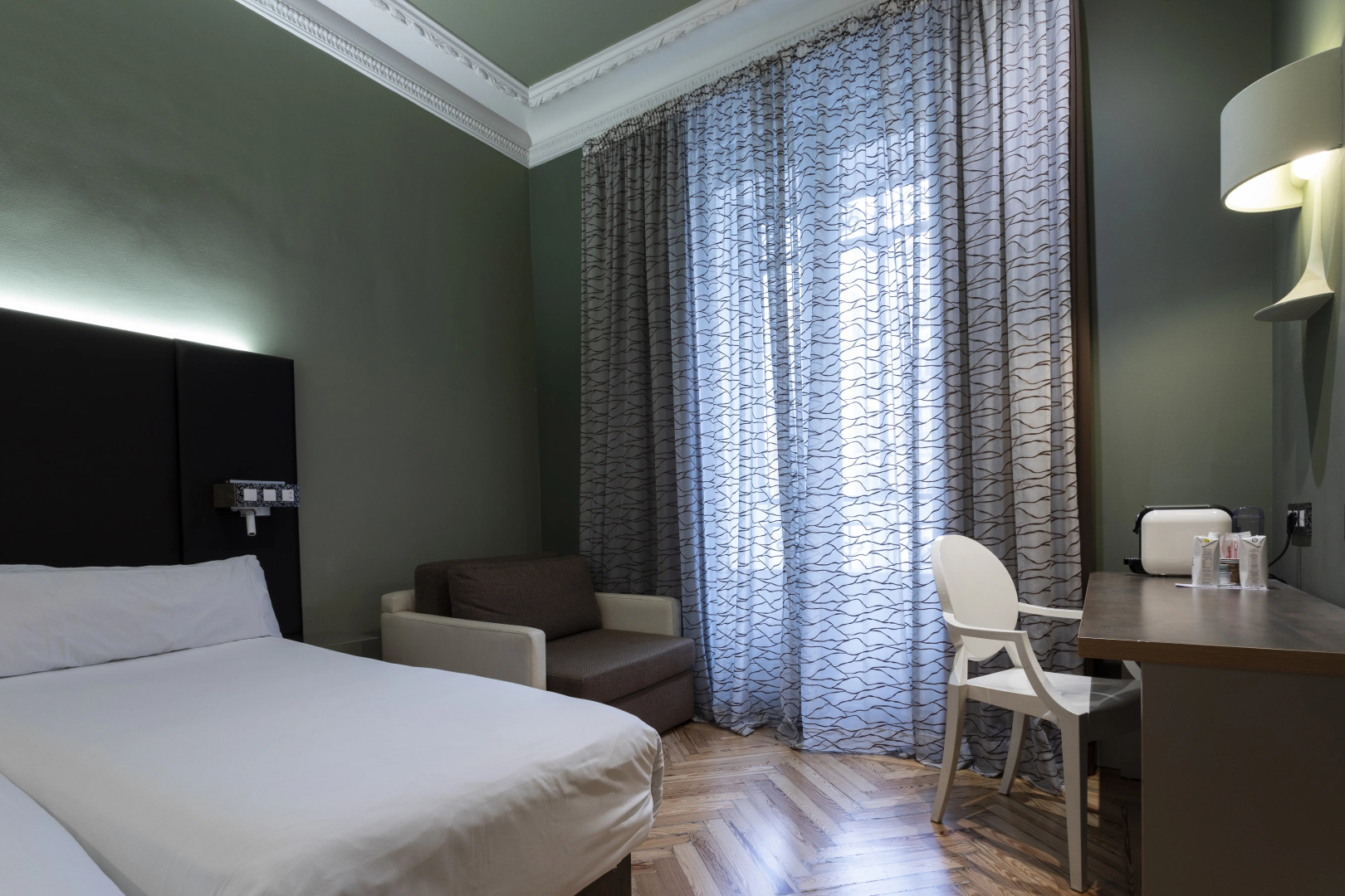 Petit Palace Lealtad Plaza