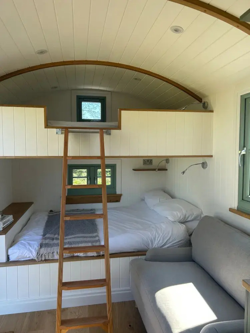 Luxury Shepherds Hut Near Glamorgan Coast