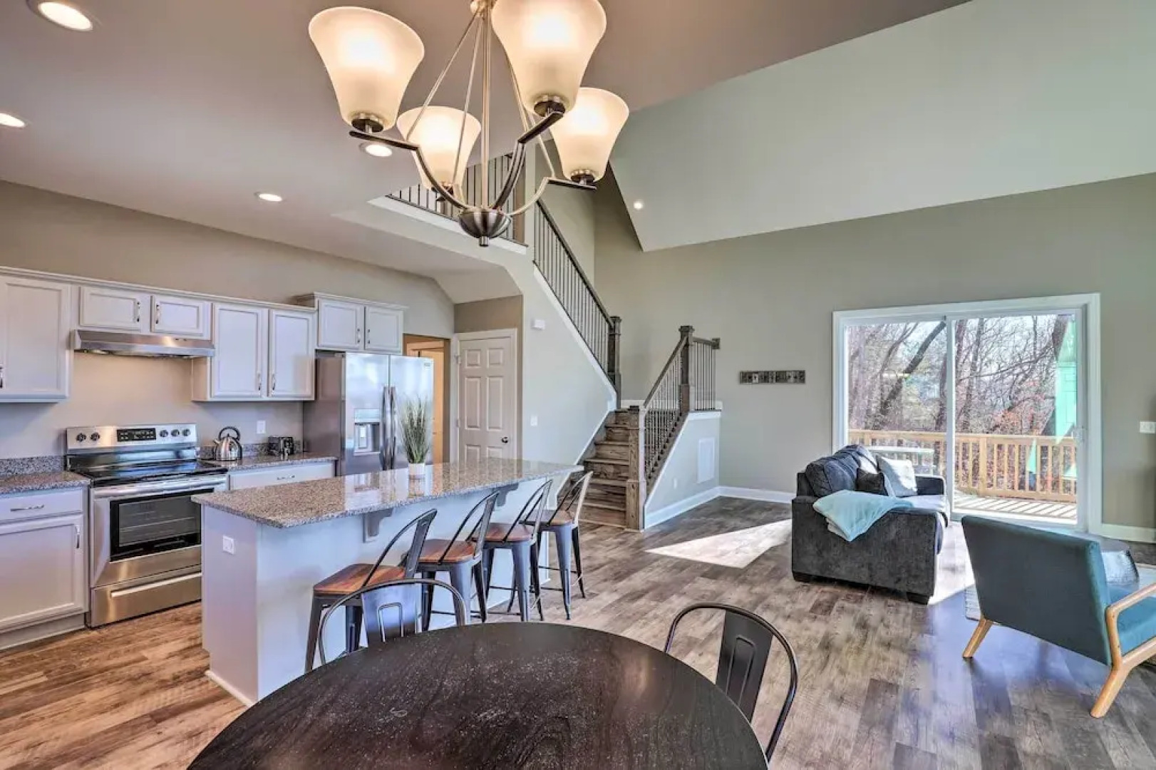 Charming Retreat w/ Mtn Views: Walkable Location!