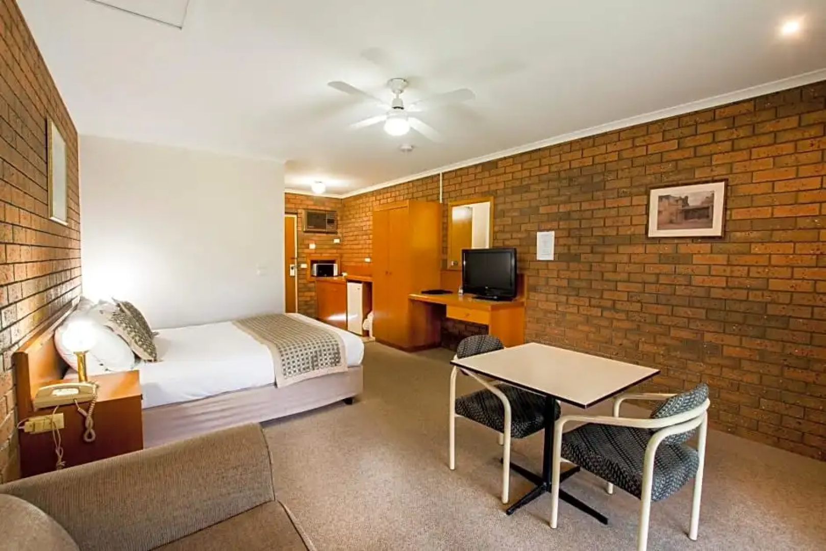 Sportslander Motor Inn
