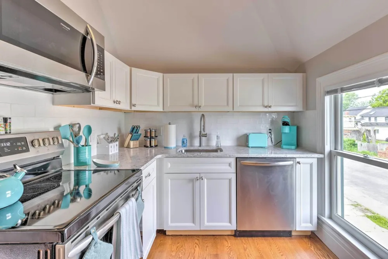 Charming Greenport Gem 1, 1 Mile to Ferry!