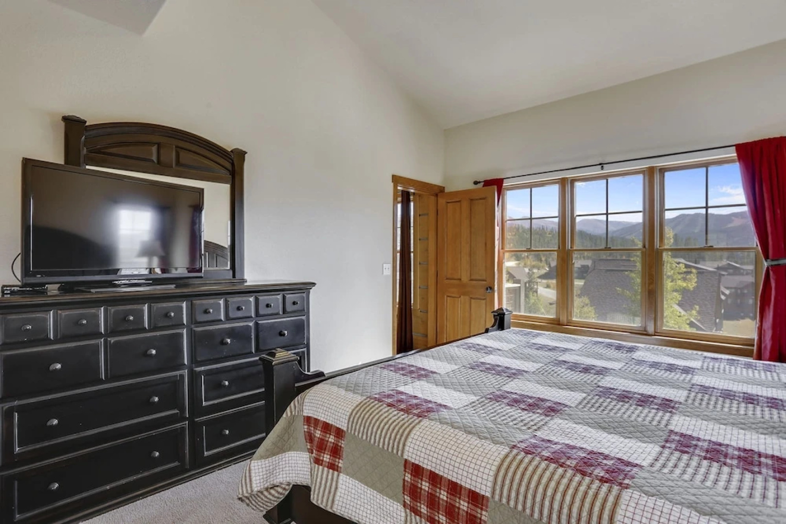 Rendezvous Luxury Cabin #130 by Winter Park Escapes