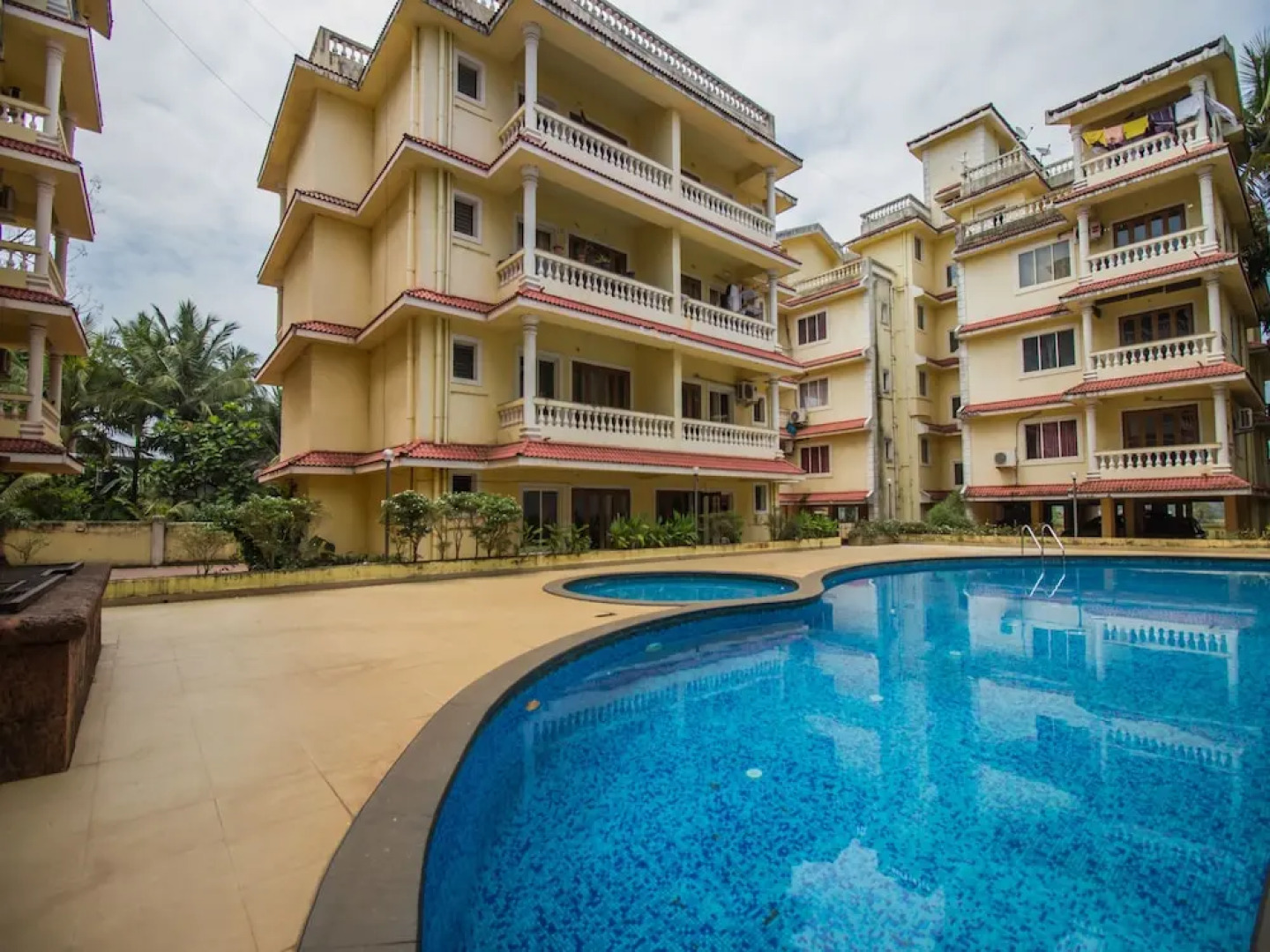 OYO 12706 Home 1BHK Pool View Sangolda