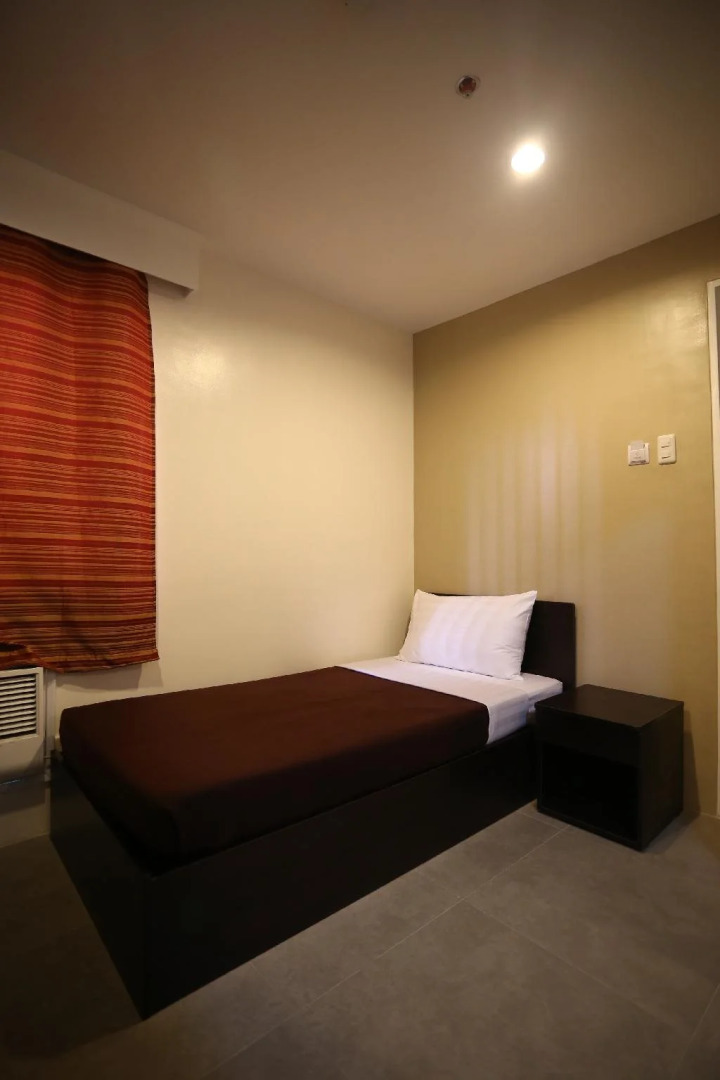 One Hive Hotel and Suites