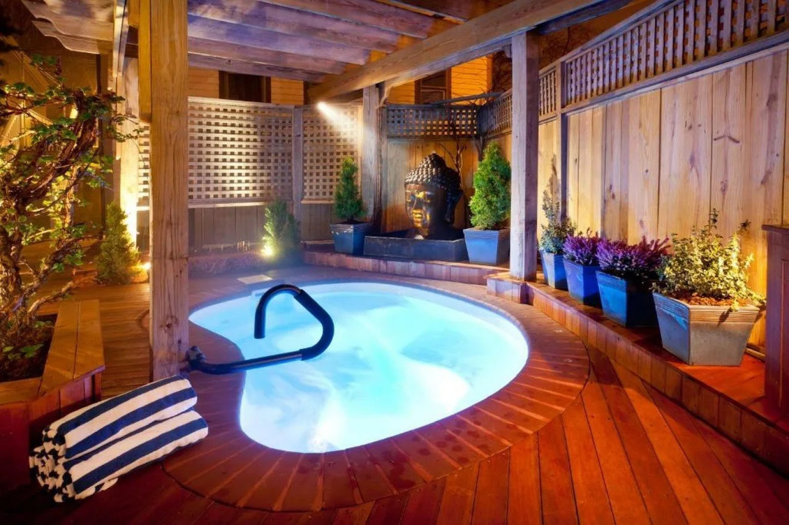 Crowne Pointe Historic Inn & Spa - Adults Only