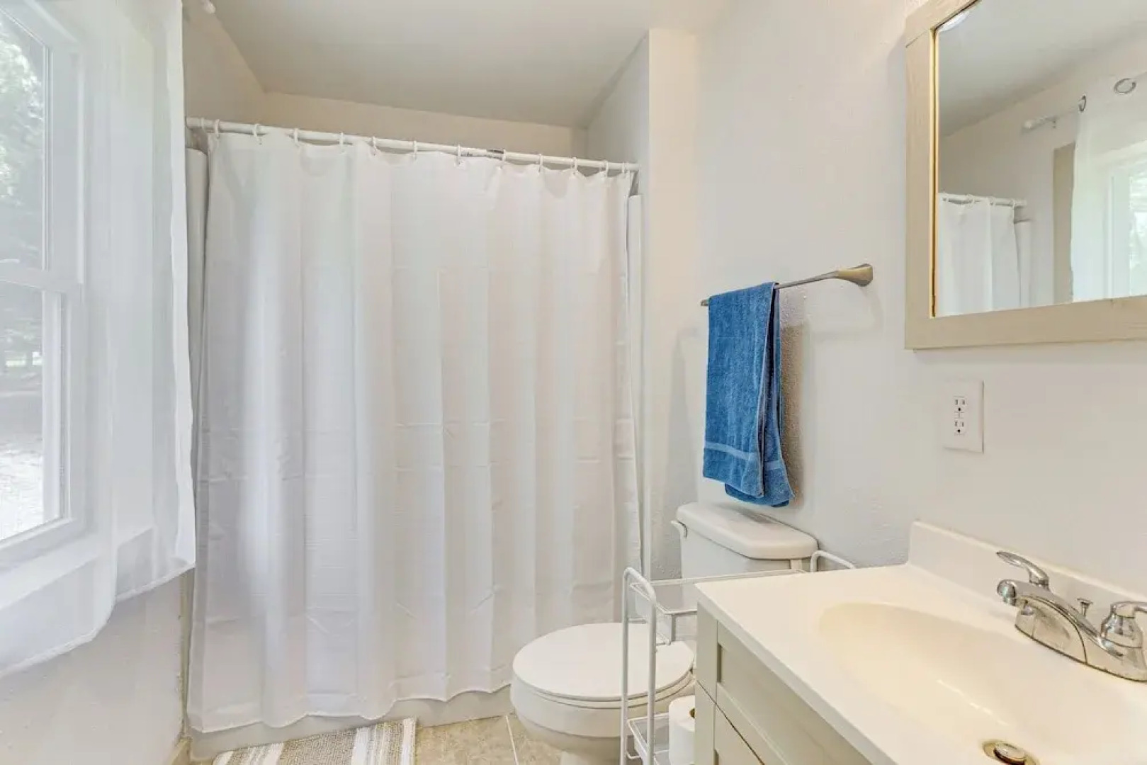 14 Mi to Dtwn: Secluded Stay in Murphy!