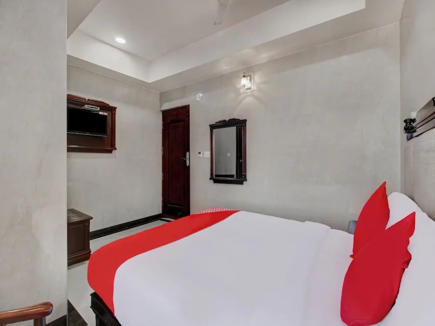 Oyo 30562 Ni Ambaari Elite