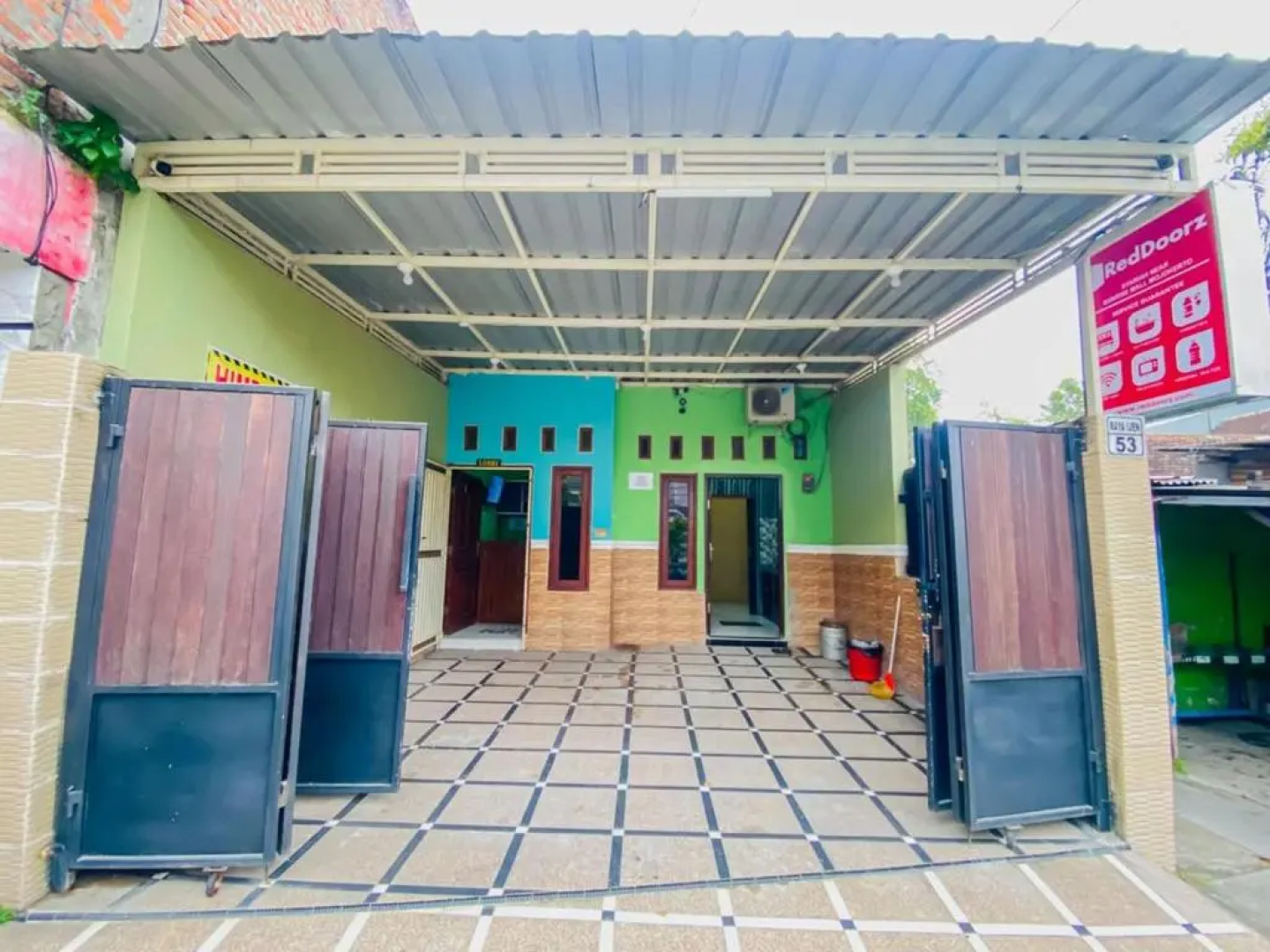 RedDoorz near Sunrise Mall Mojokerto