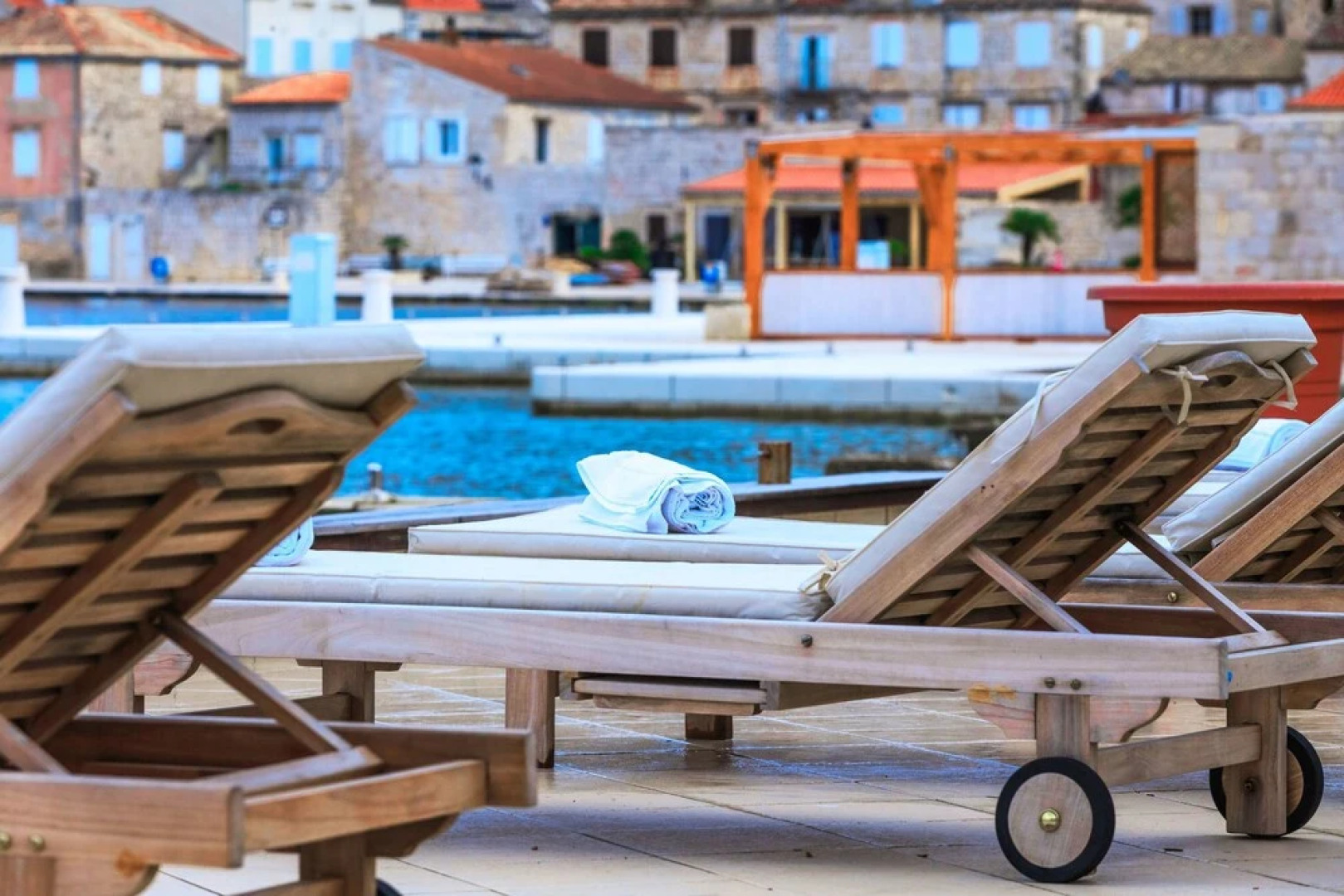 Apartments Donna with Sea View