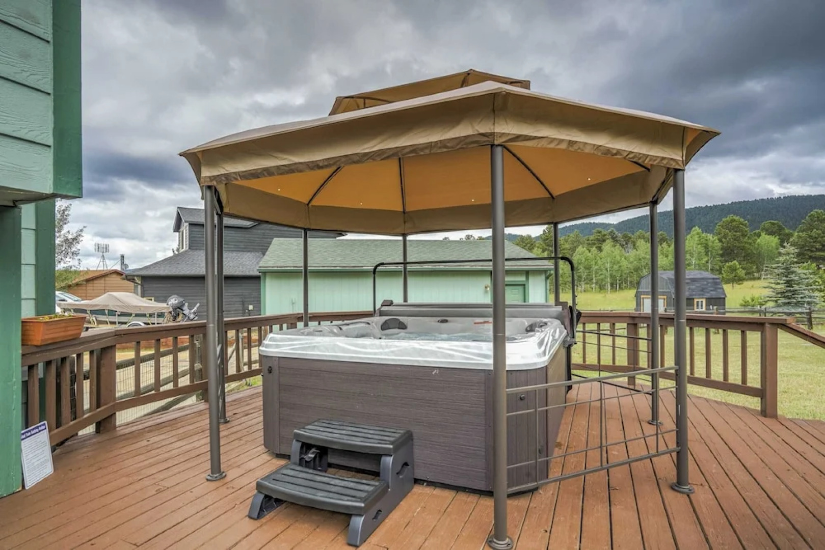 3brmountains & Hot Tubbring The Family