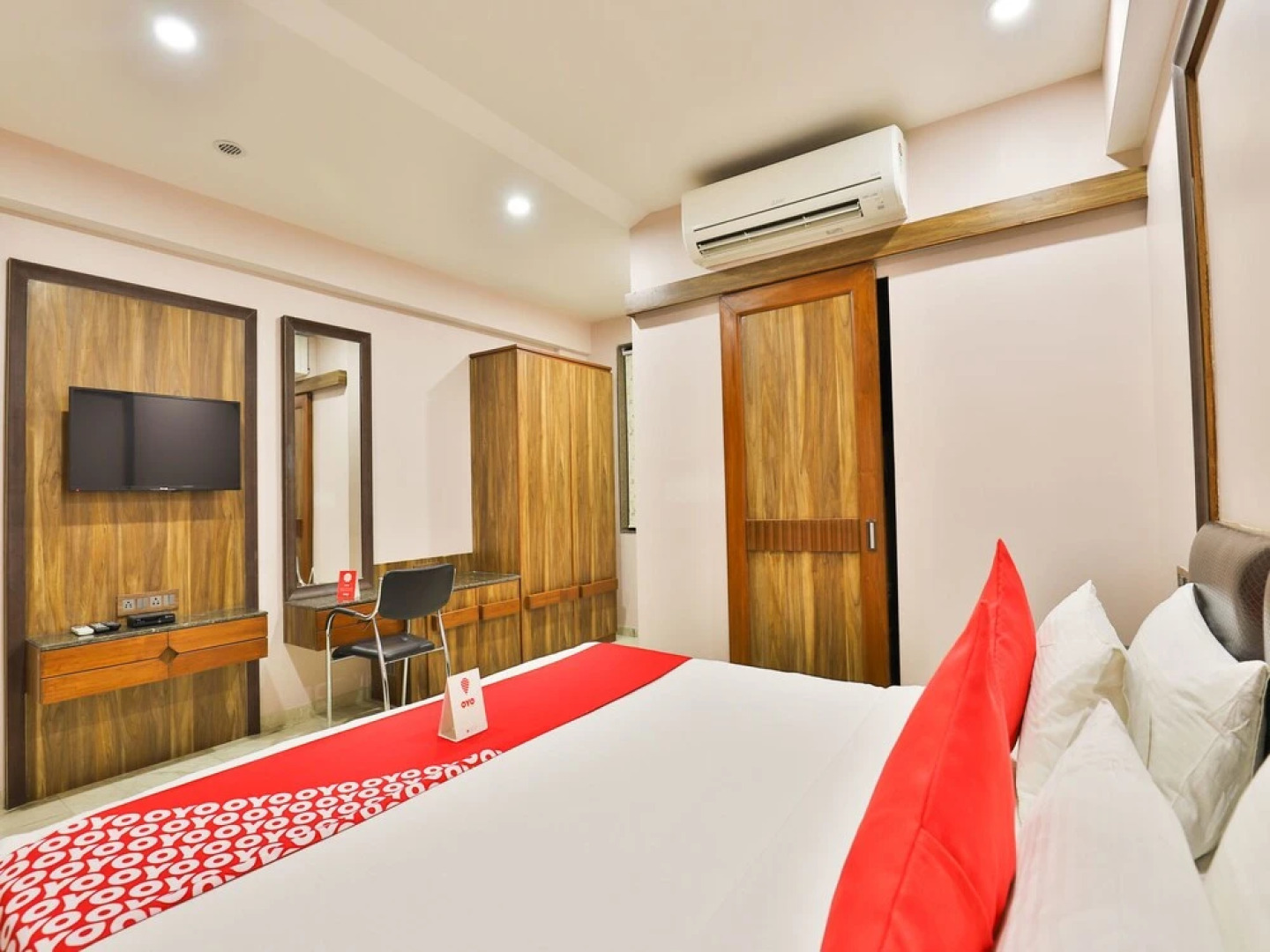 OYO 13420 Hotel Adendip Inn