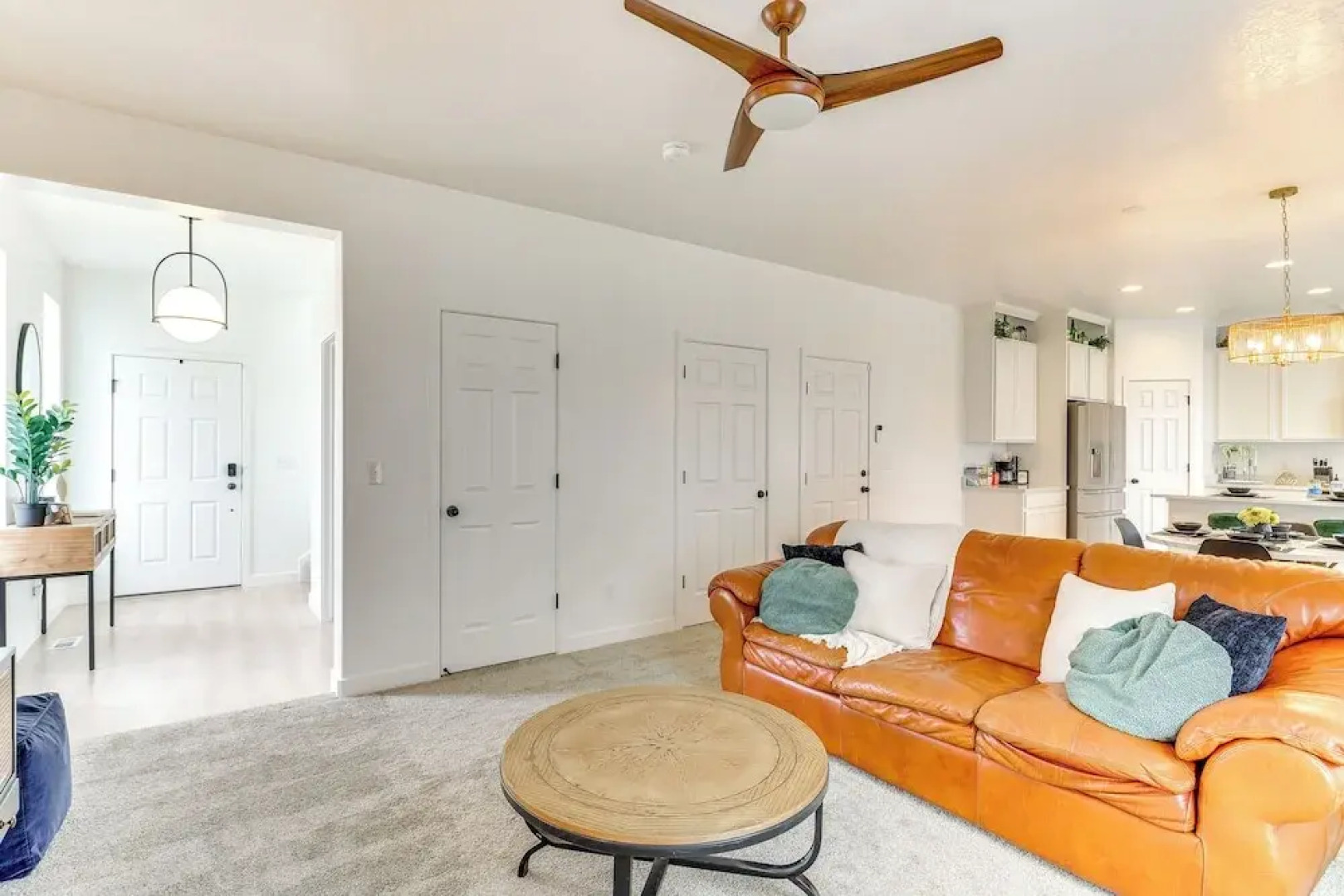 4 Mi to Zions Bank Stadium: Sleek Herriman Retreat