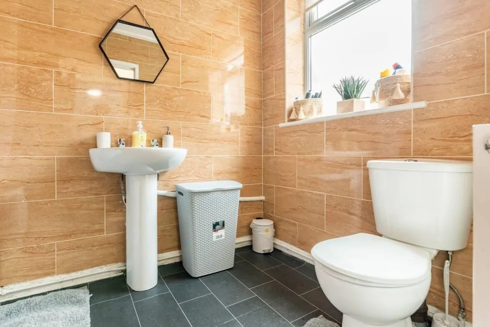 Immaculate 4-bed House Near Anfield and Goodison