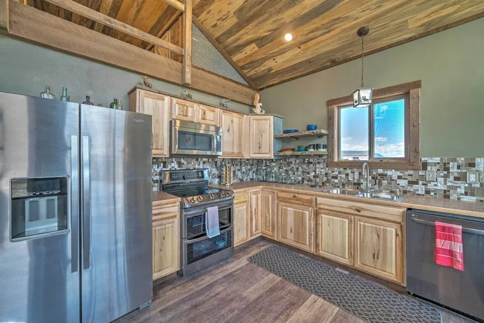 Mtn-view Cabin 40 Mi to Yellowstone Ntl Park!