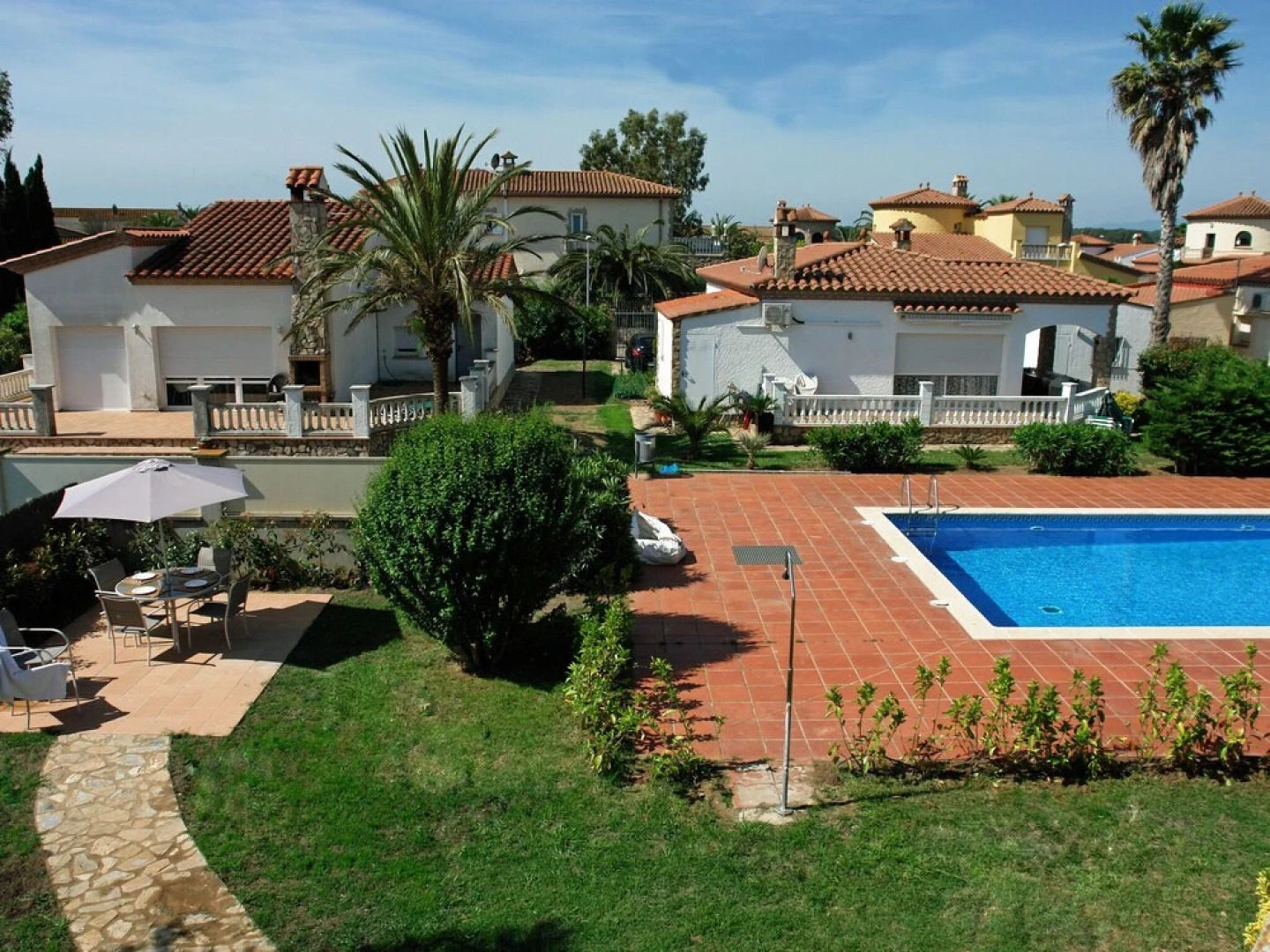 Delightful Villa in Vilacolum With Swimming Pool