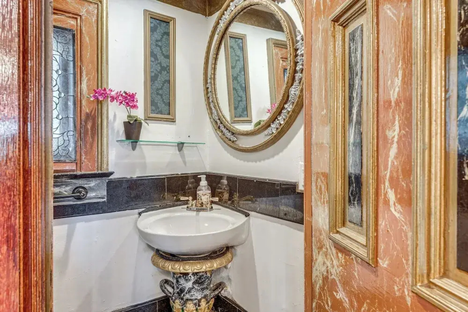 Near Downtown Scranton: Getaway w/ Patio