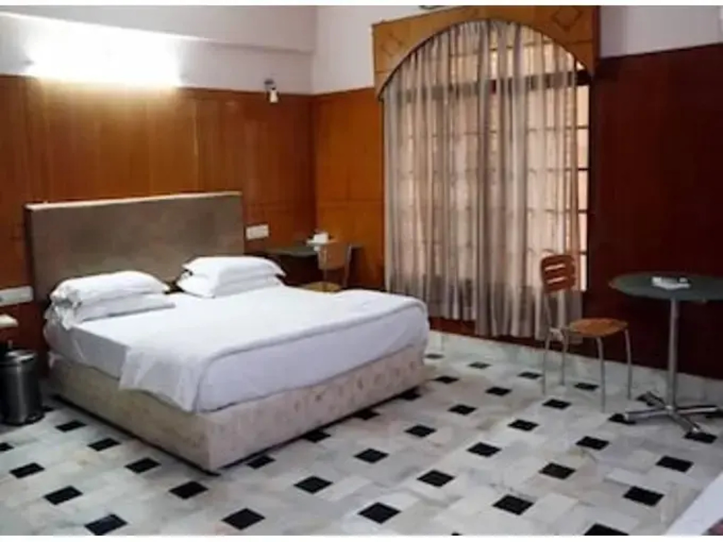 Iroomz Ashoka Comforts