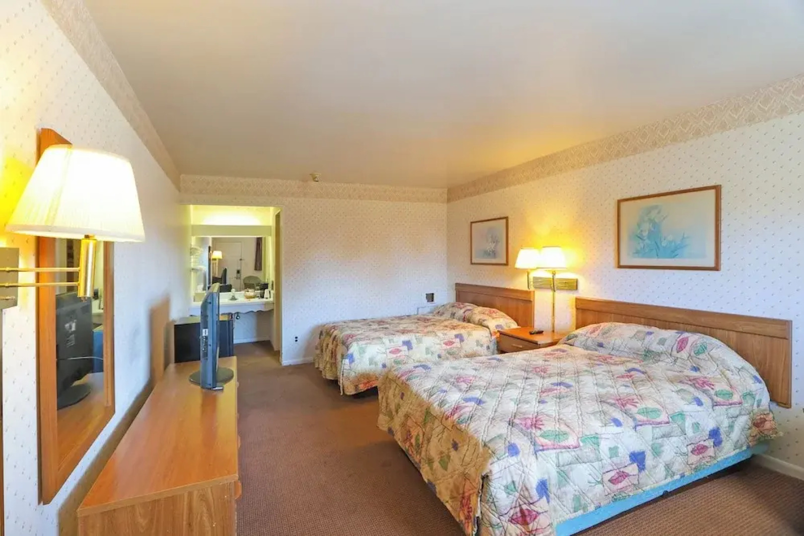 Hotel O Relax Inn Lewisburg near I-64