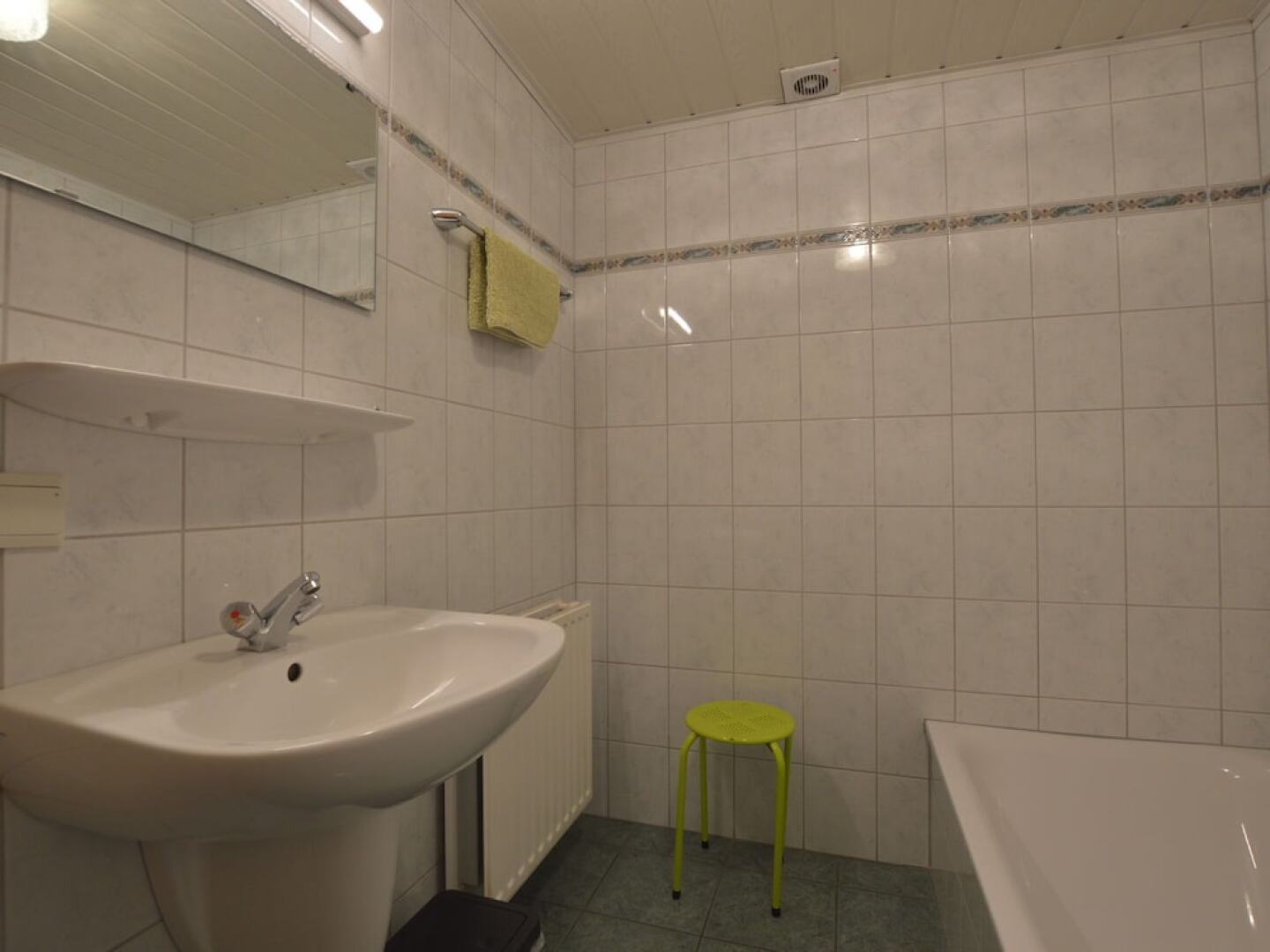 Modern Holiday Home in Robertville with Garden