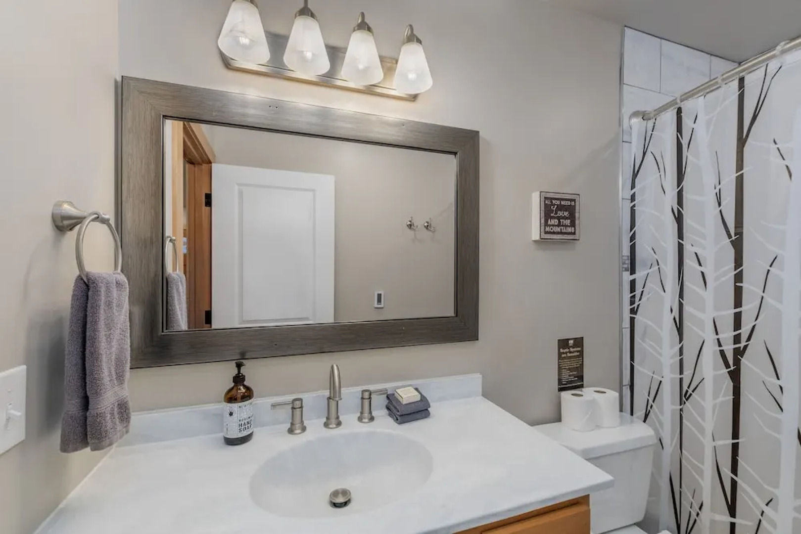 Compass Cabin 2 Bedroom Homeby NW Comfy Cabins by RedAwning