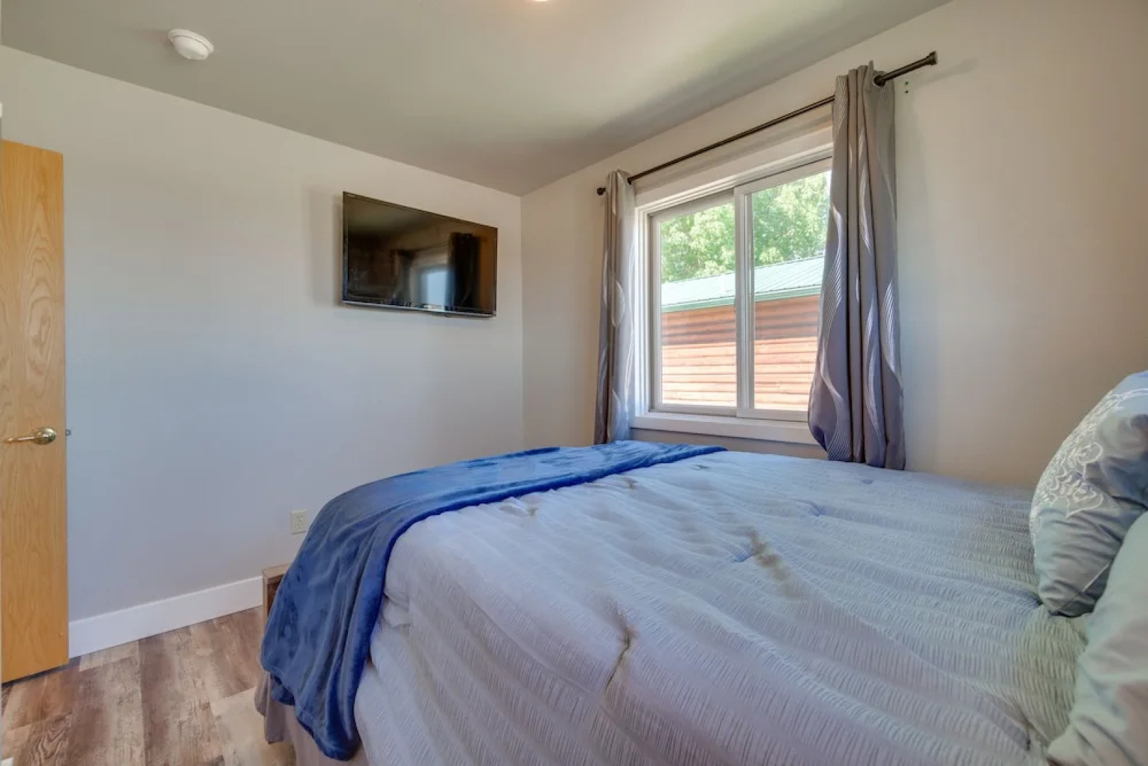 Bright Wyoming Retreat w/ Deck & Mountain Views!