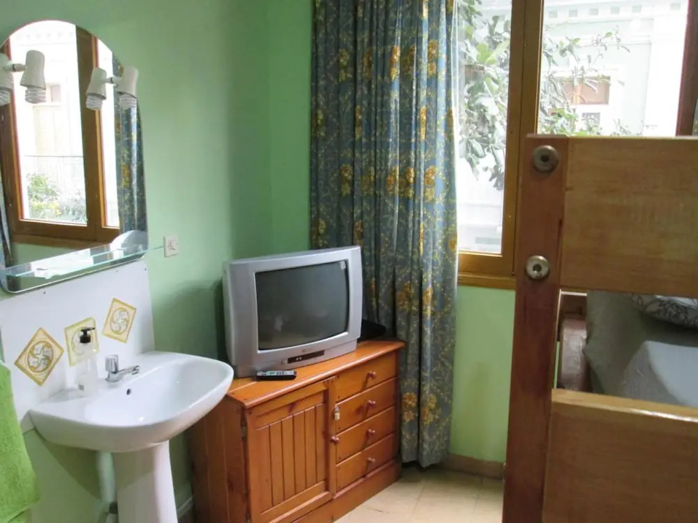 Pensión Sea of Clouds