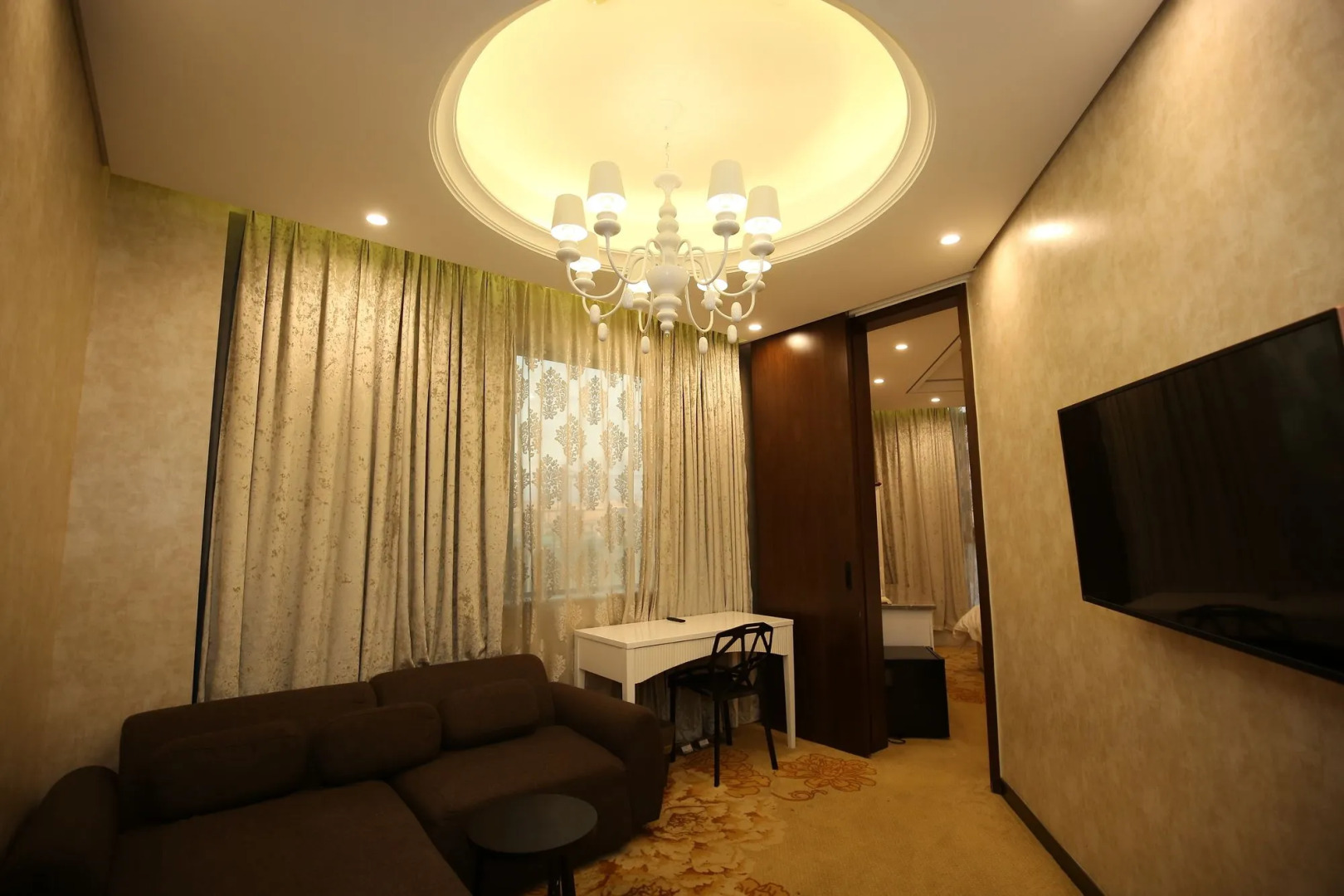 Shanghai Crown Crystal Hotel