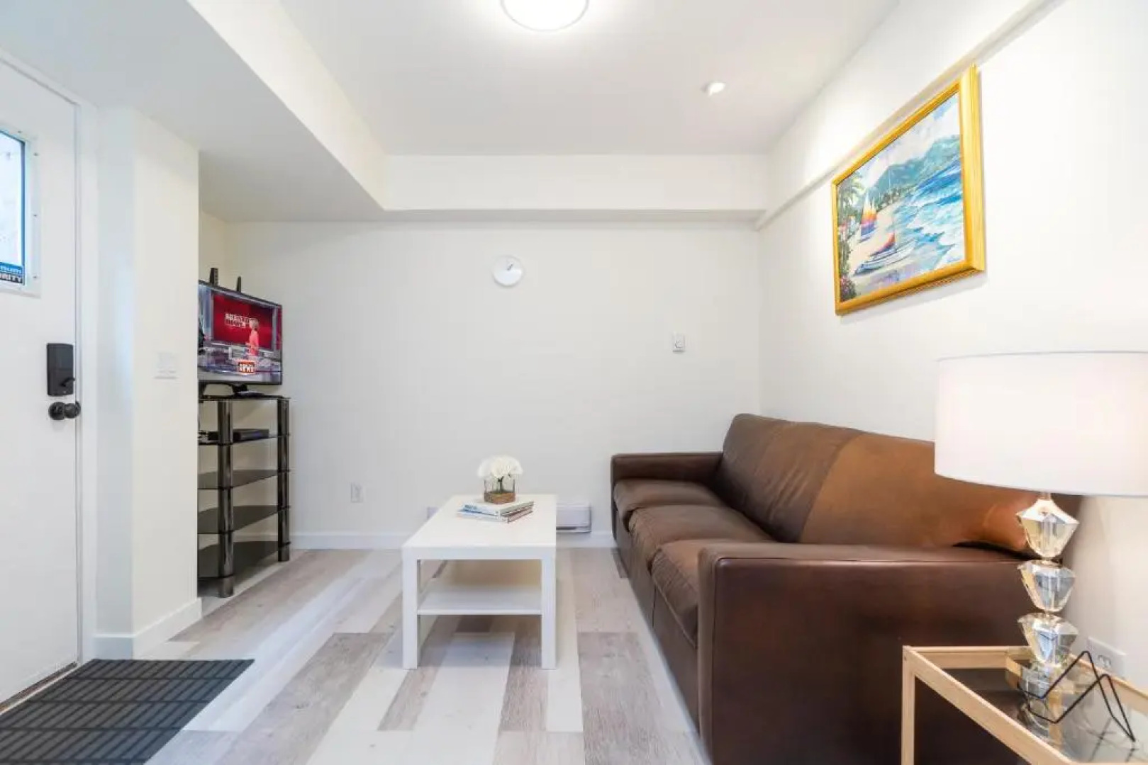 Beautiful 2BR Suite in central West Vancouver
