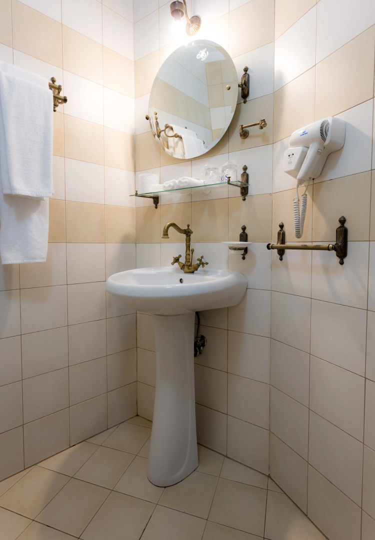 Zeus Essence Bucharest Venezia