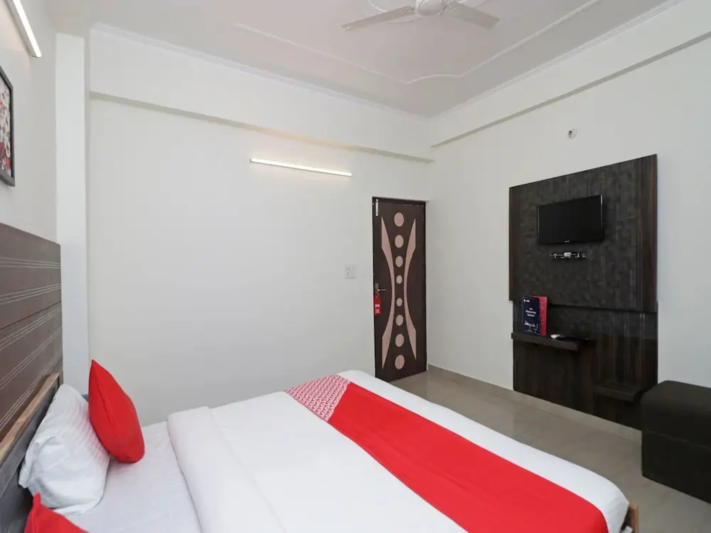 OYO 12493 Hotel Taaz Comfort Inn