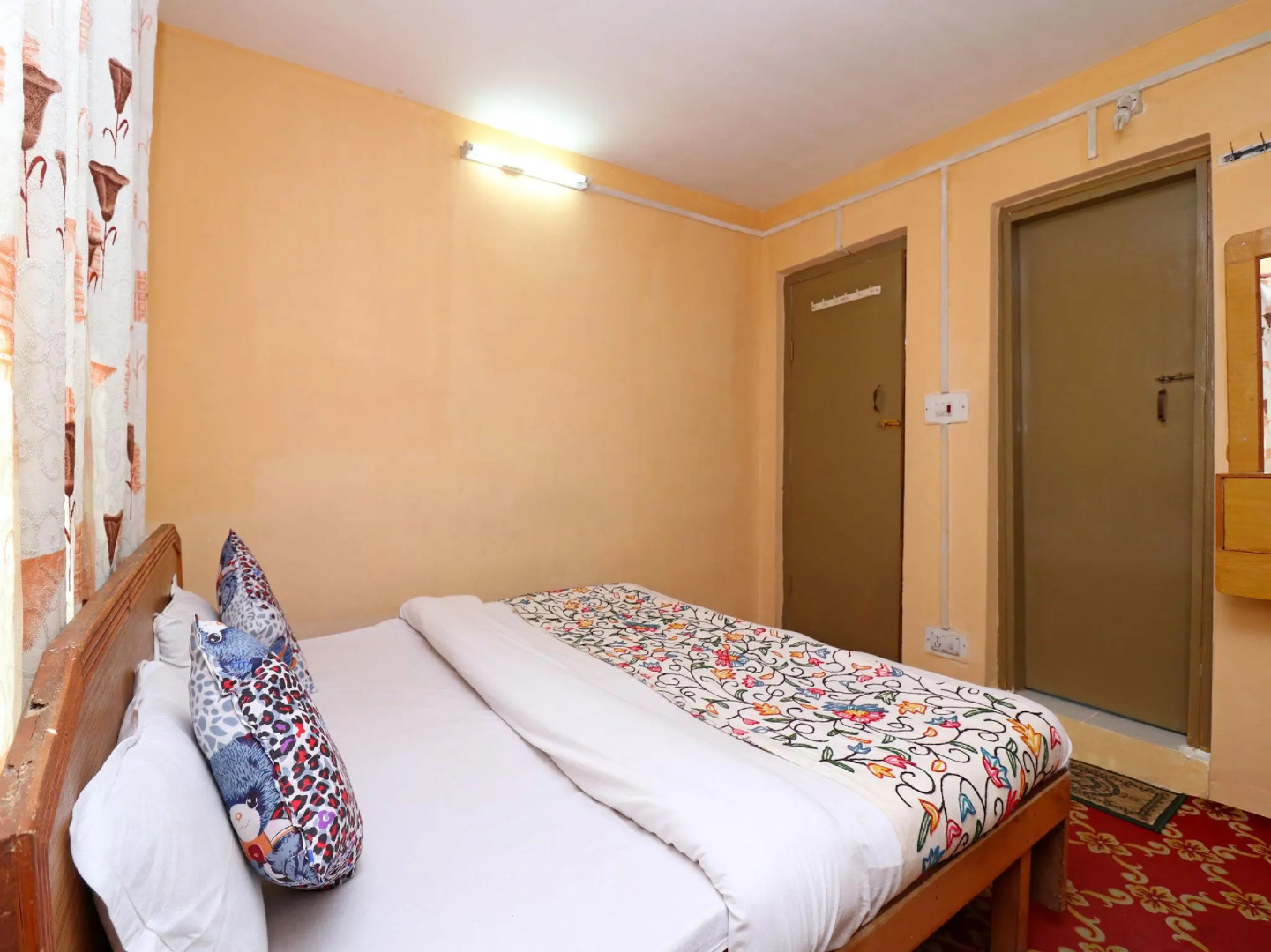 OYO 18990 Hotel Bright Palace