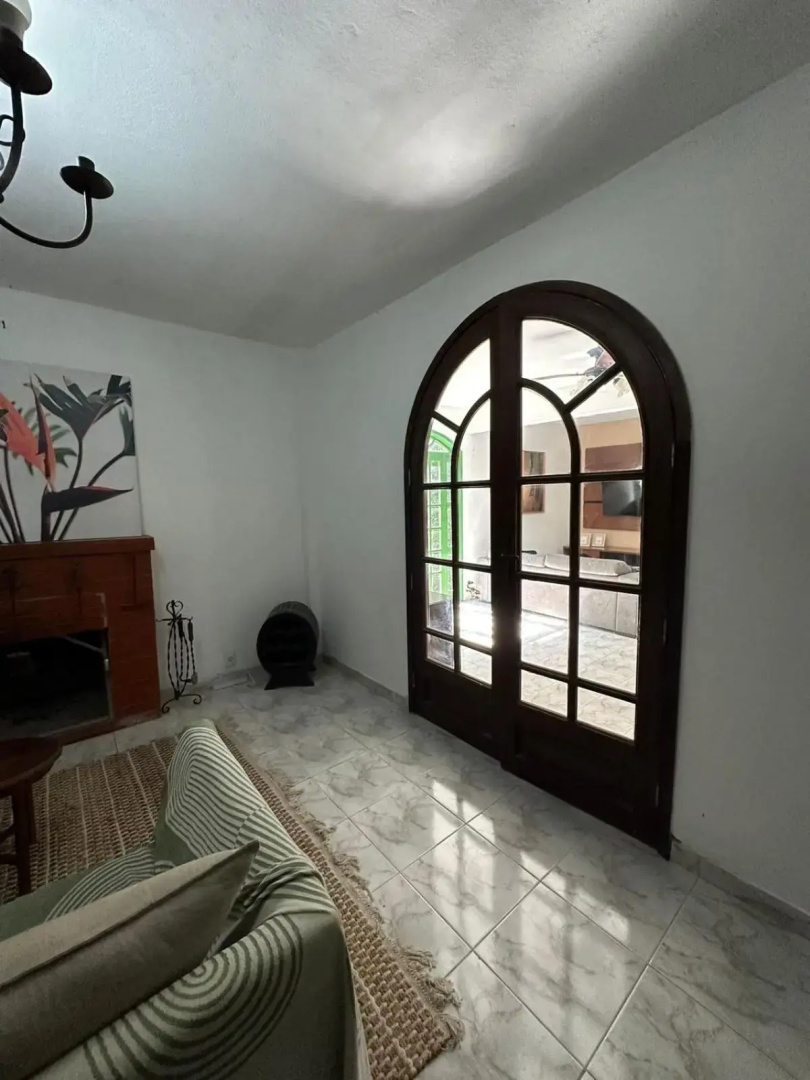 Sítio com piscina e lareira