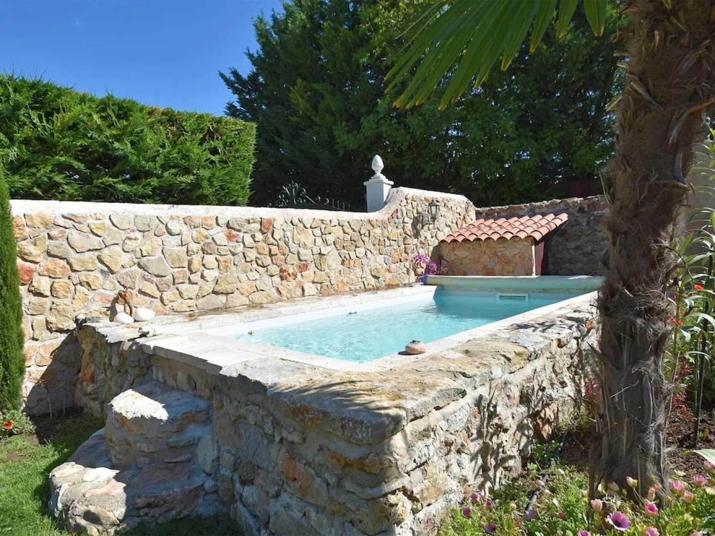 Quaint Holiday Home in Lorgues with Pool