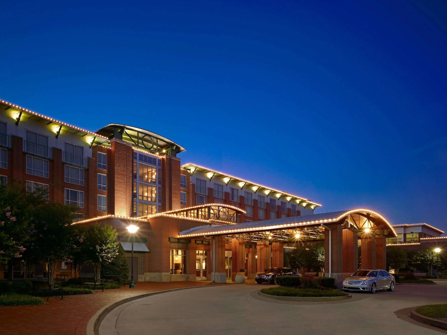 The Chattanoogan Hotel, Curio Collection by Hilton