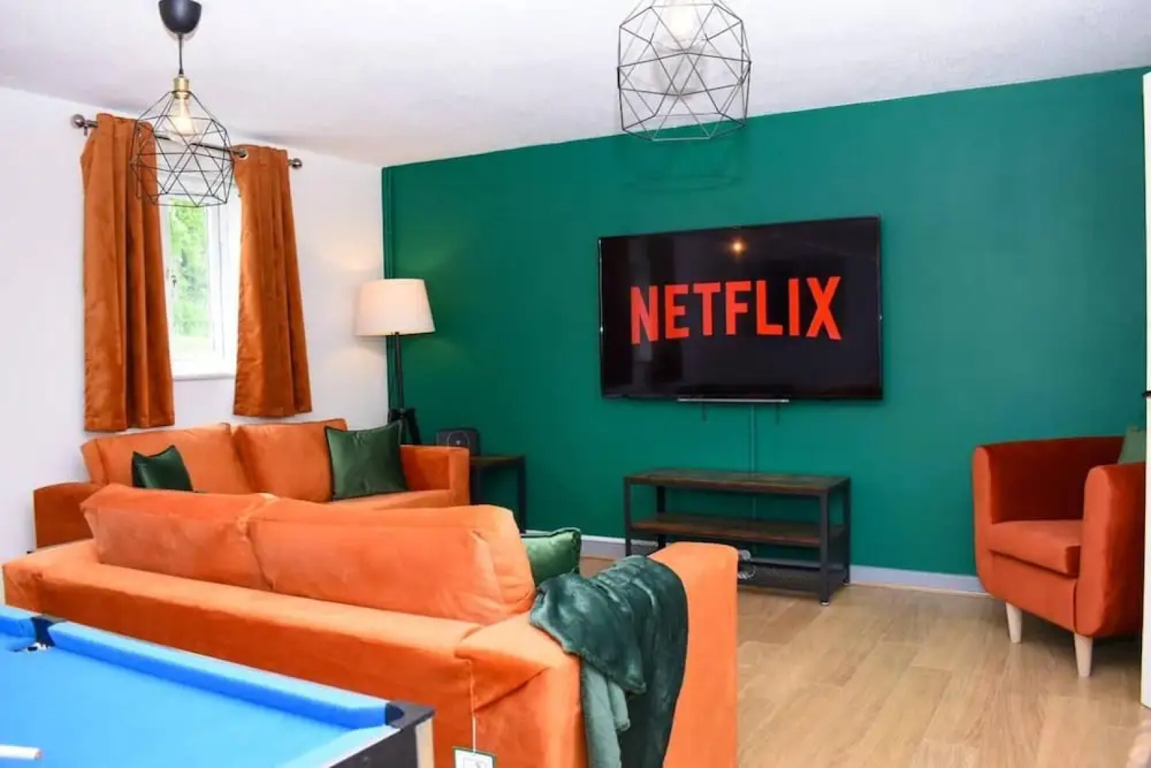 Amazing 4BR Near Hospital, Free Parking, Sleeps 10