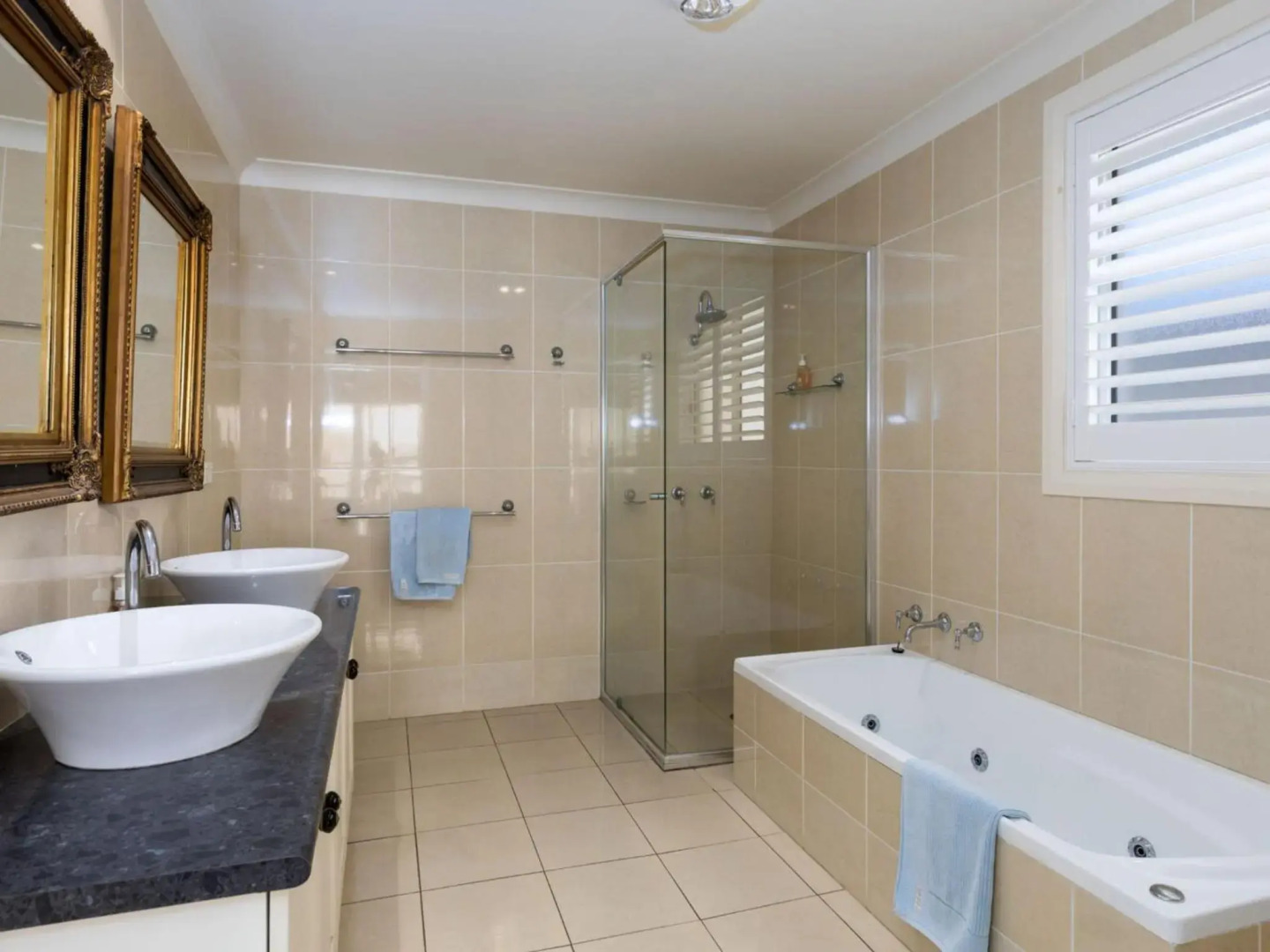 MISTRAL Gerroa 4pm check out Sundays