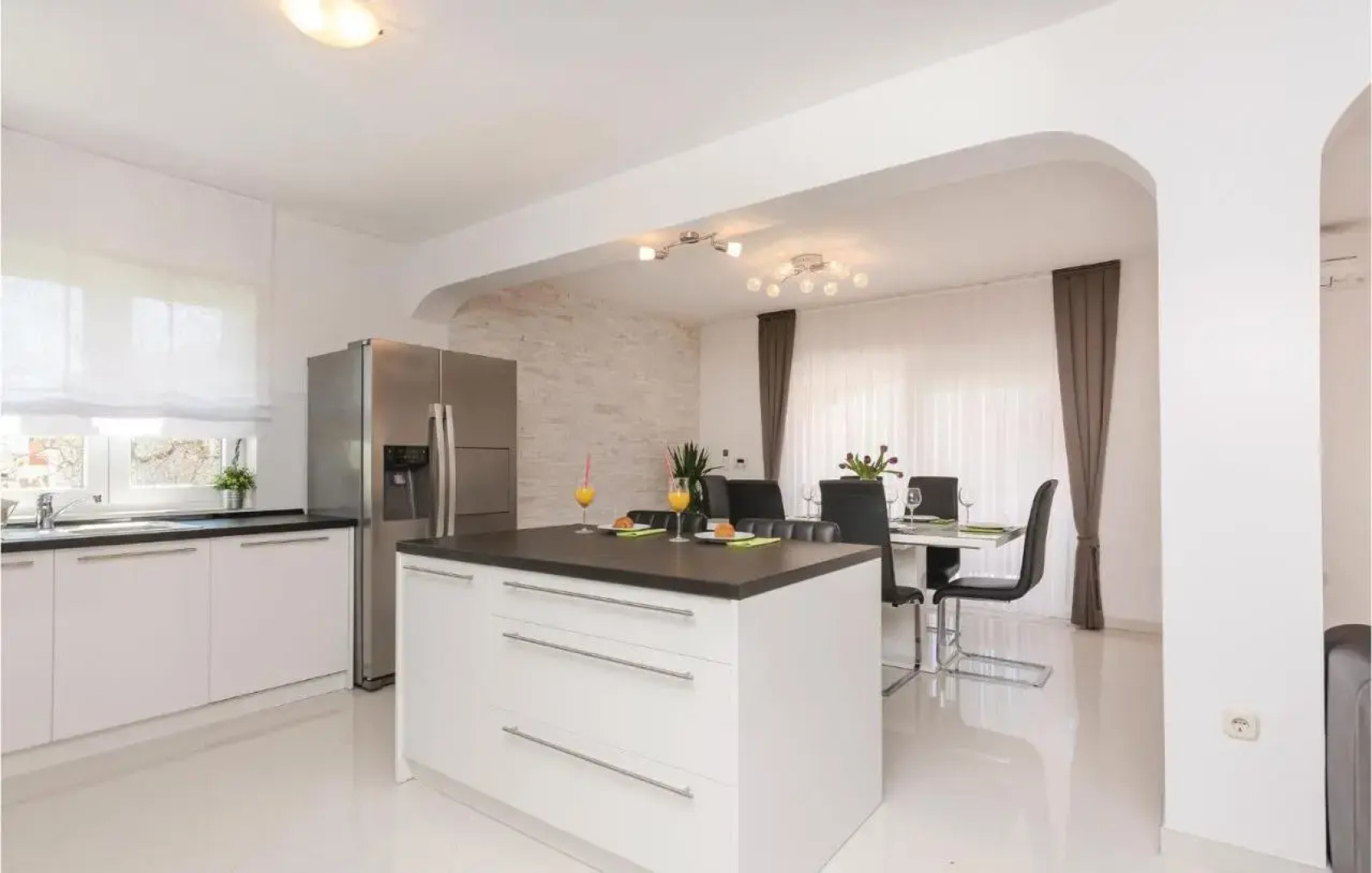 Four-Bedroom Holiday Home in Suhovare