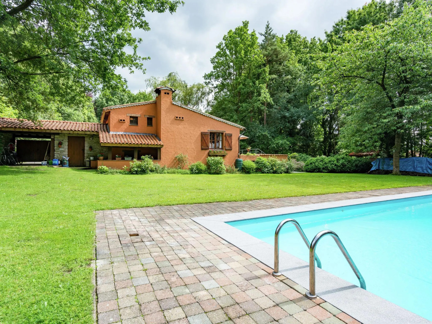 Cosy and Snug Holiday Home With Joint Swimming Pool