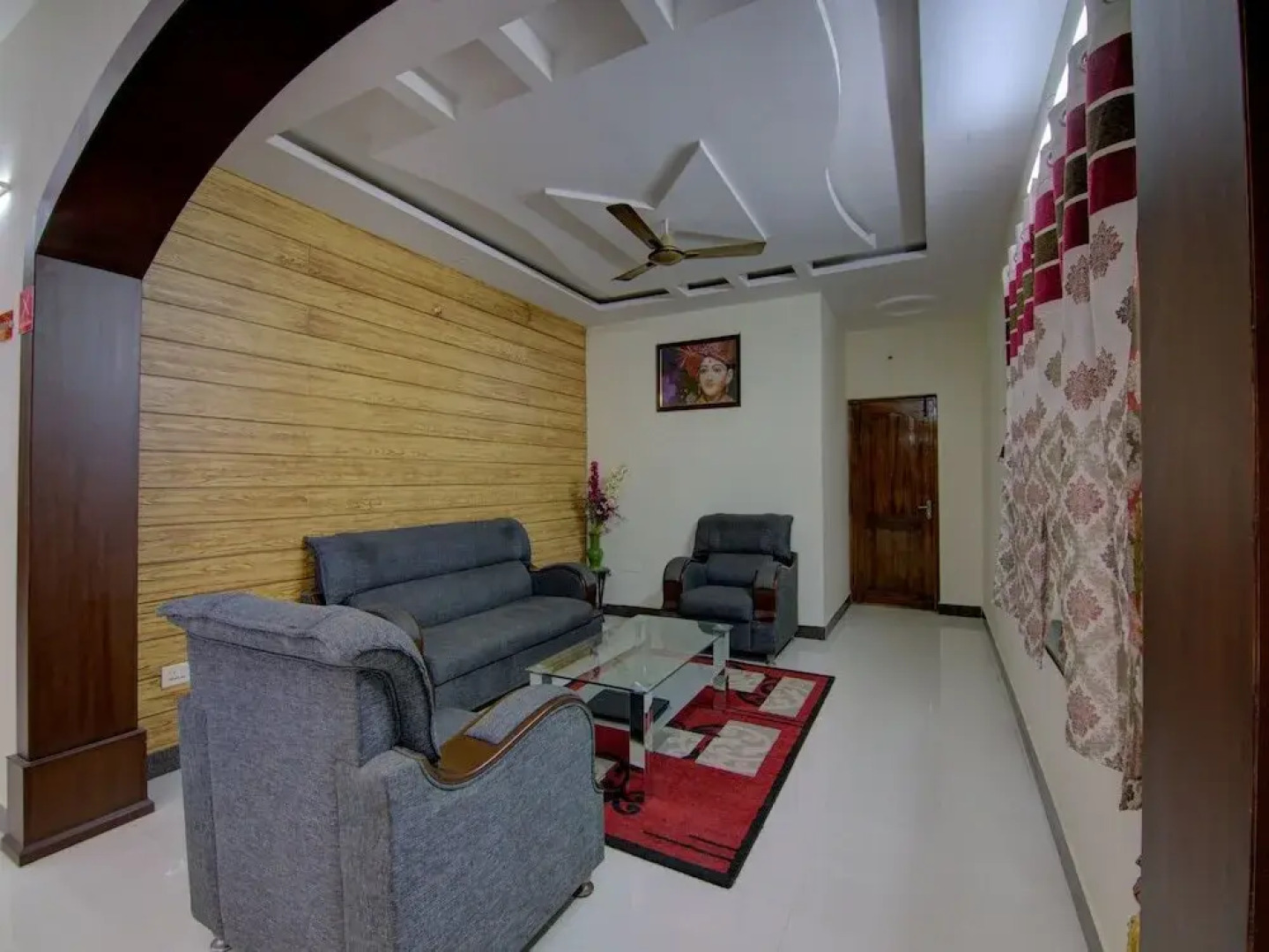 Pramukh Palace by OYO Rooms