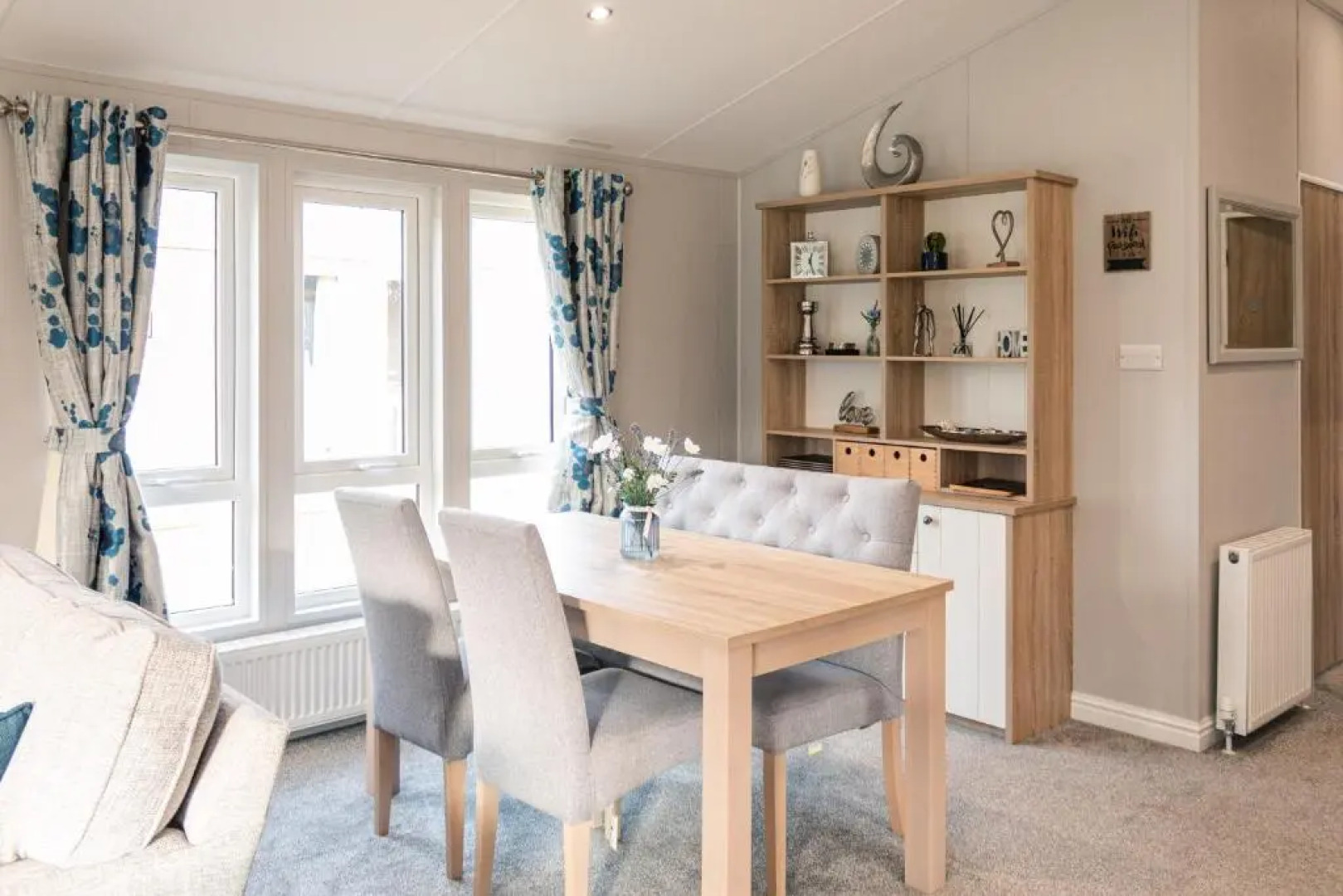 Lilac Lodge with Hot Tub